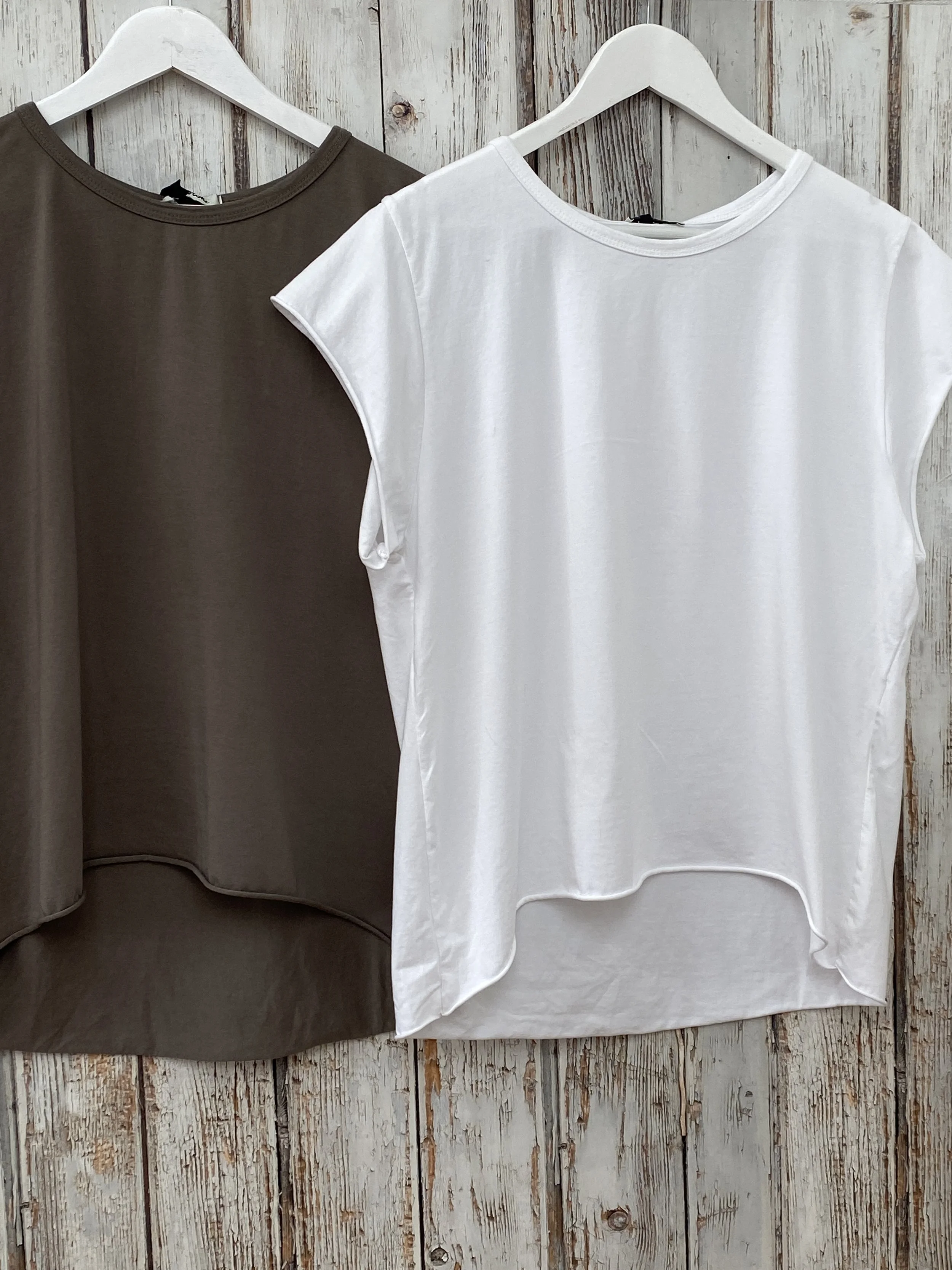 Mocha cap sleeve, roll edged top