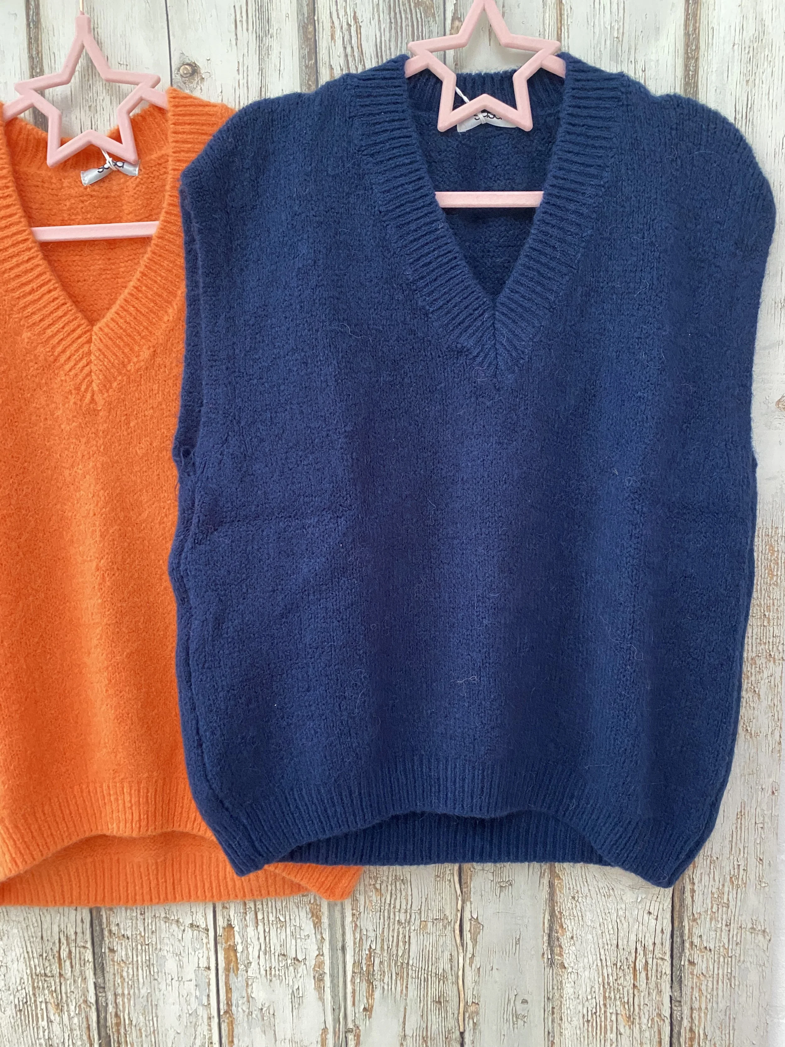 Sleeveless jumpers in navy and orange