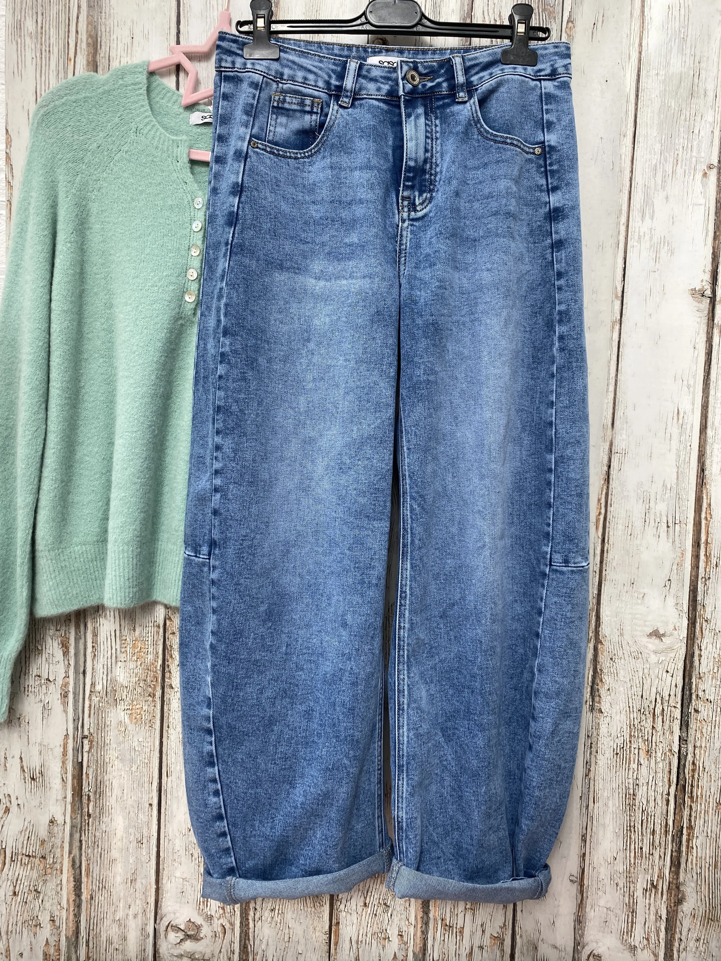Mid Wash Barrel Shape Jeans