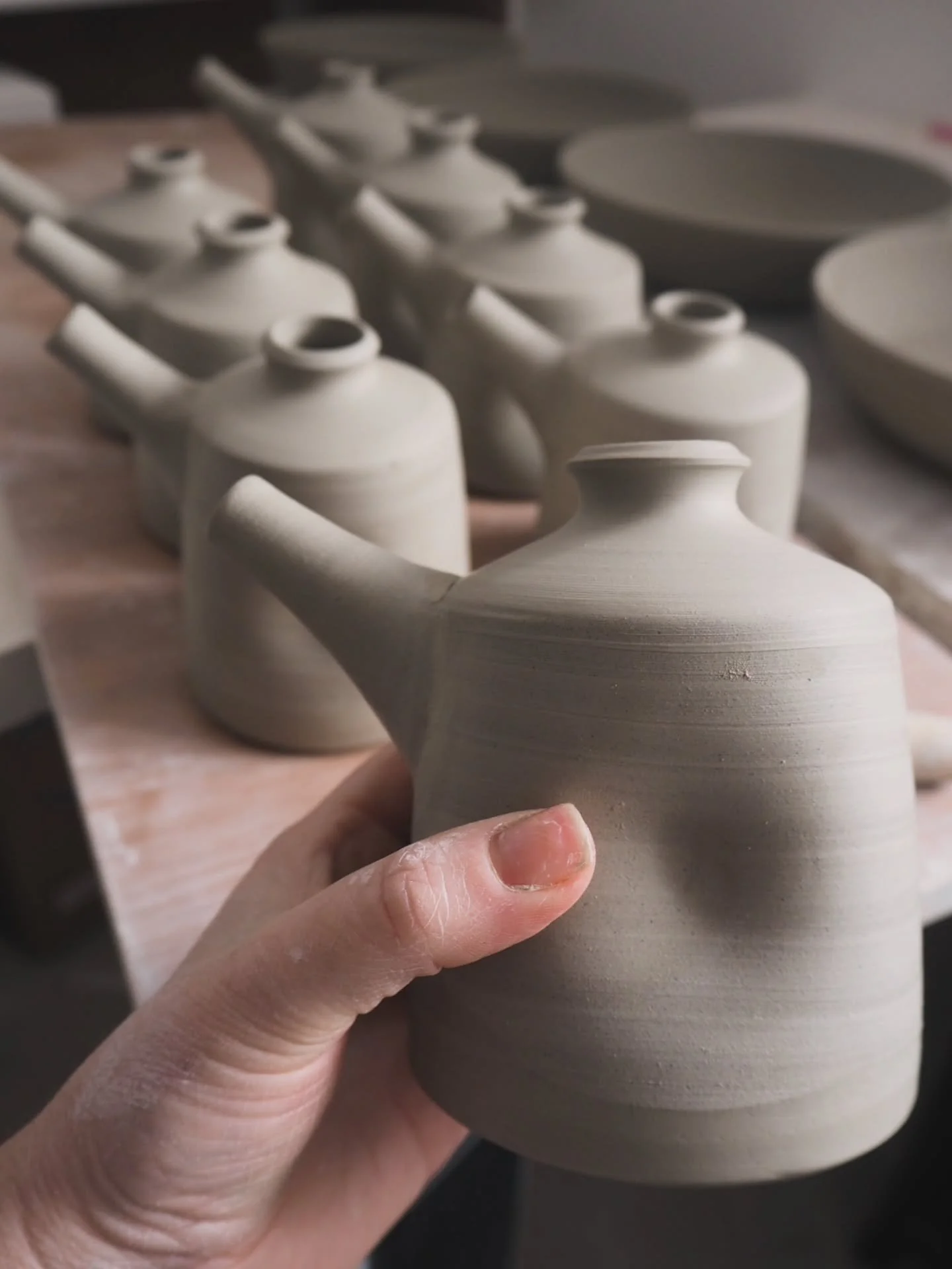 This morning I finished off a batch of oil drizzlers I wanted to make, after finding a box of corks in my old pottery at home!

I can't wait to glaze them!!

#potterystudio #handmadeceramics #instapottery #wheelthrown #potteryprocess