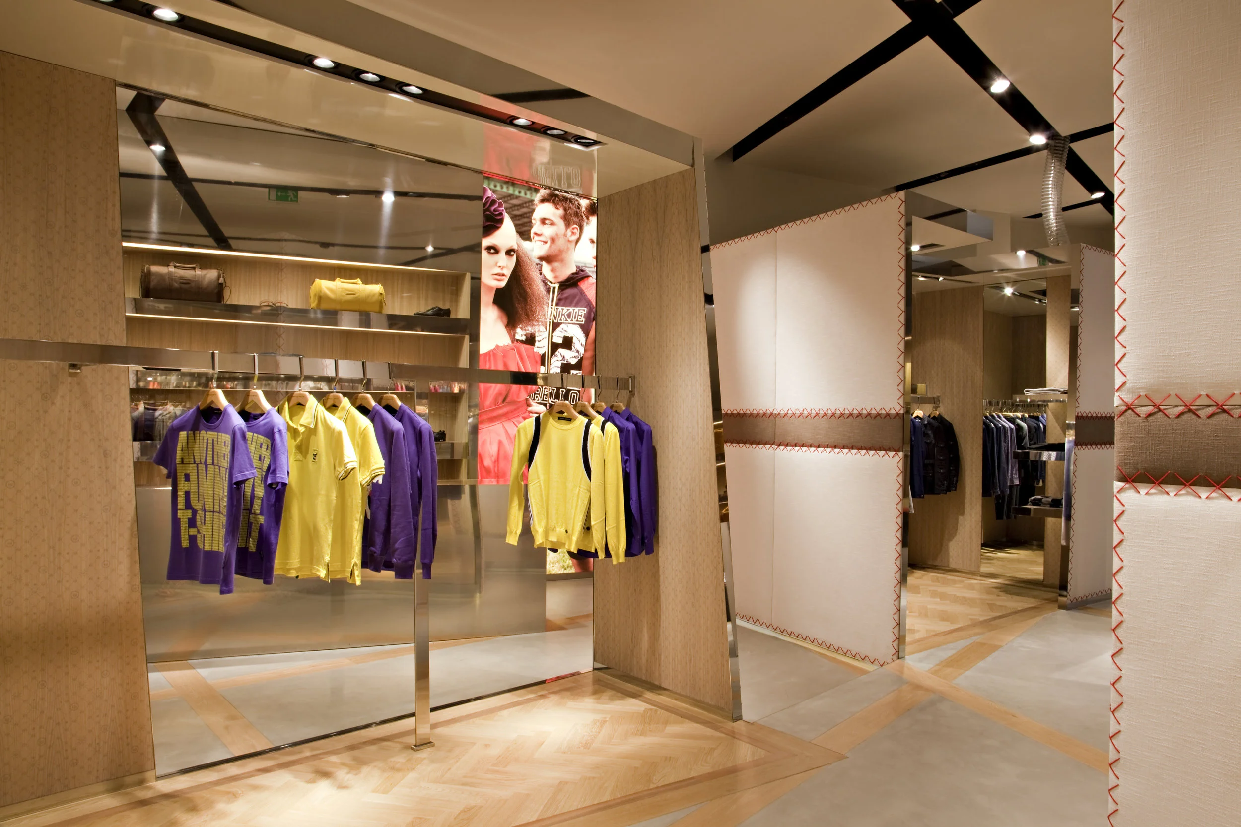 berteroprojects-bp-frankie-morello-flagship-store-interior-design-milano-2009-03.jpg