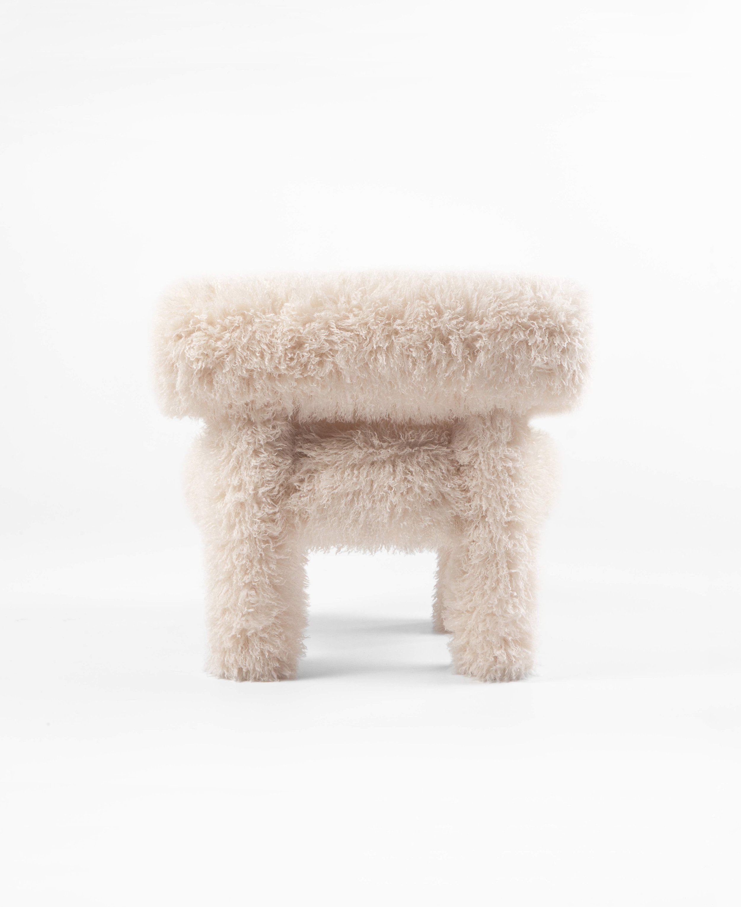 Fluffy-Low-Chair-Gropius-CS1_in-Azur-Cotonneux-Faux-Fur--(4)a.jpg