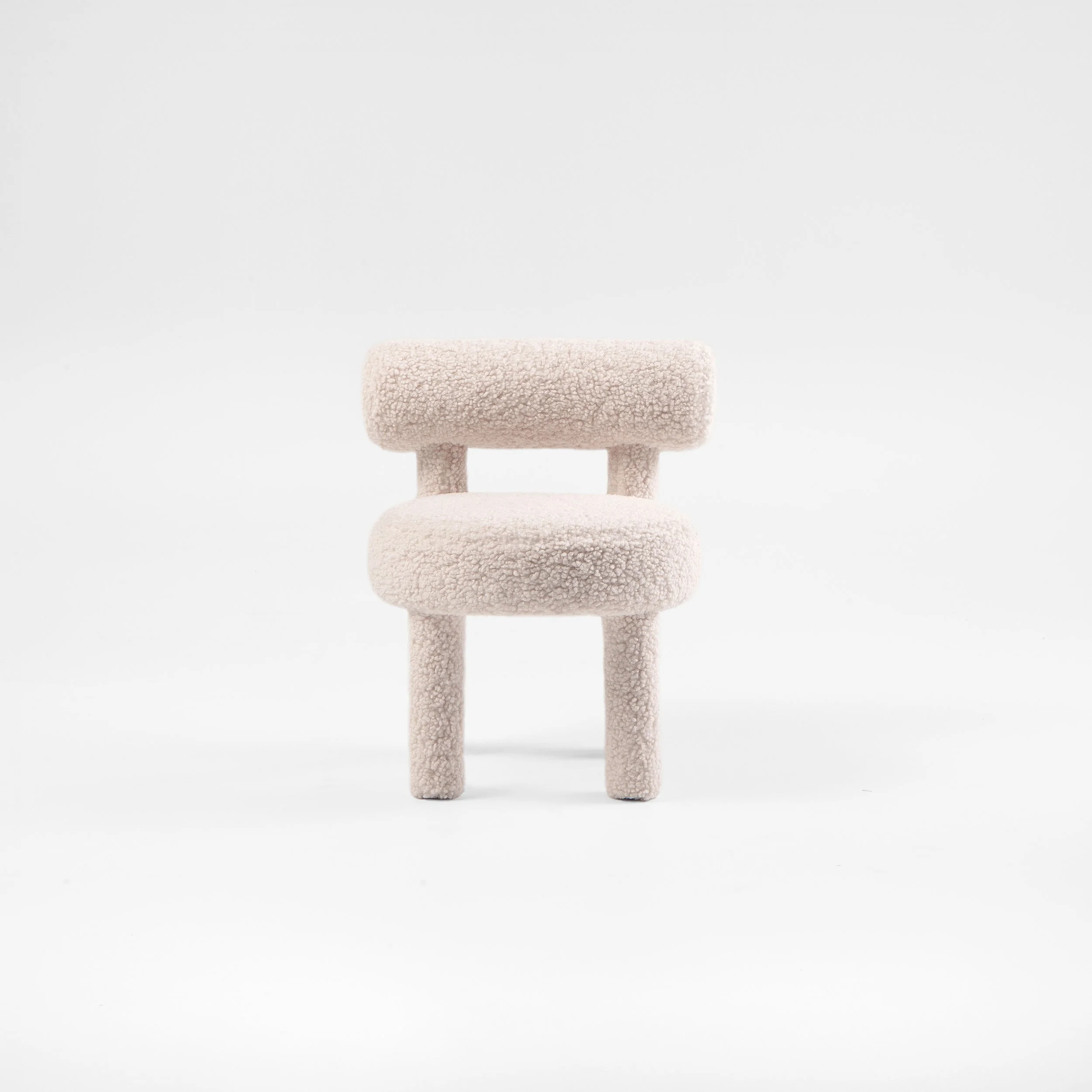 Fluffy-Baby-Chair-Gropius-CS1_in-Medo-Faux-Sheepskin-(2).jpg