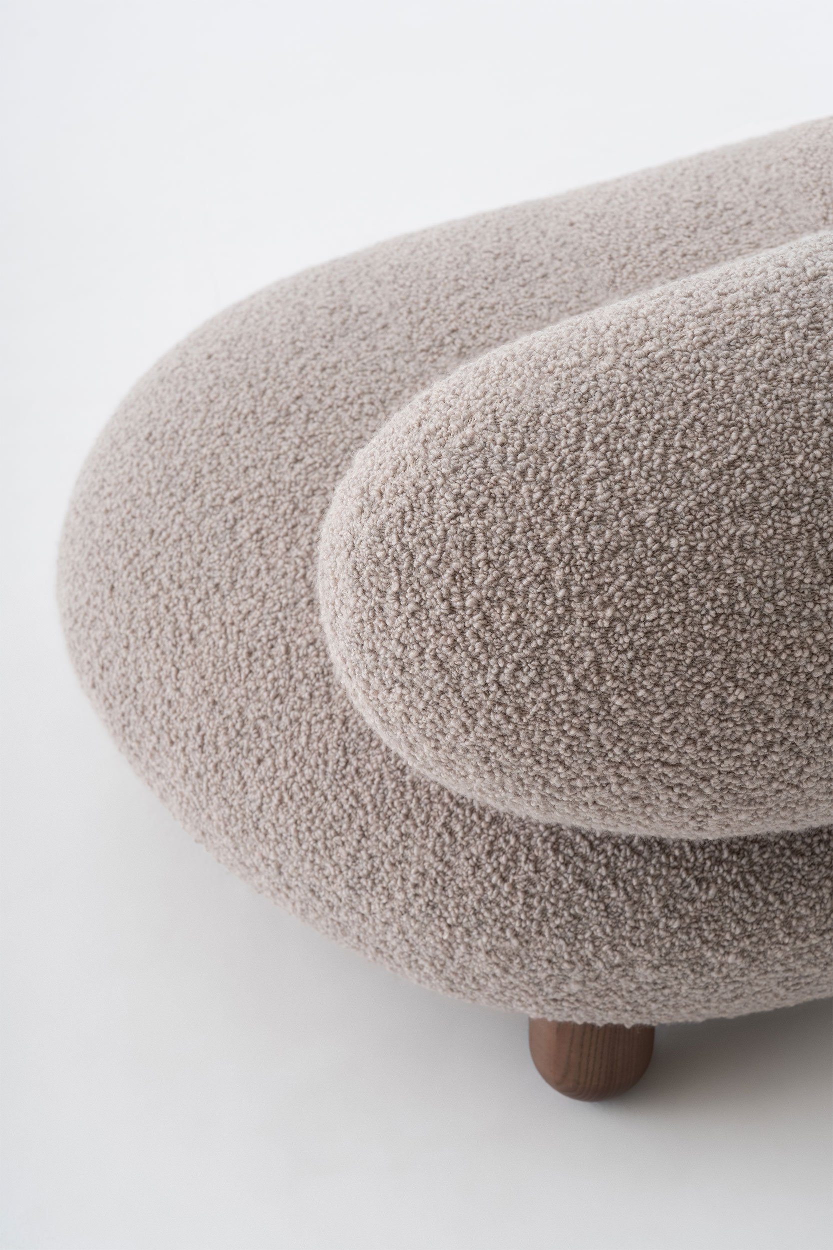 Flock-Sofa-in-Dedar-Nimbus-003-by_NOOM-(7).jpg