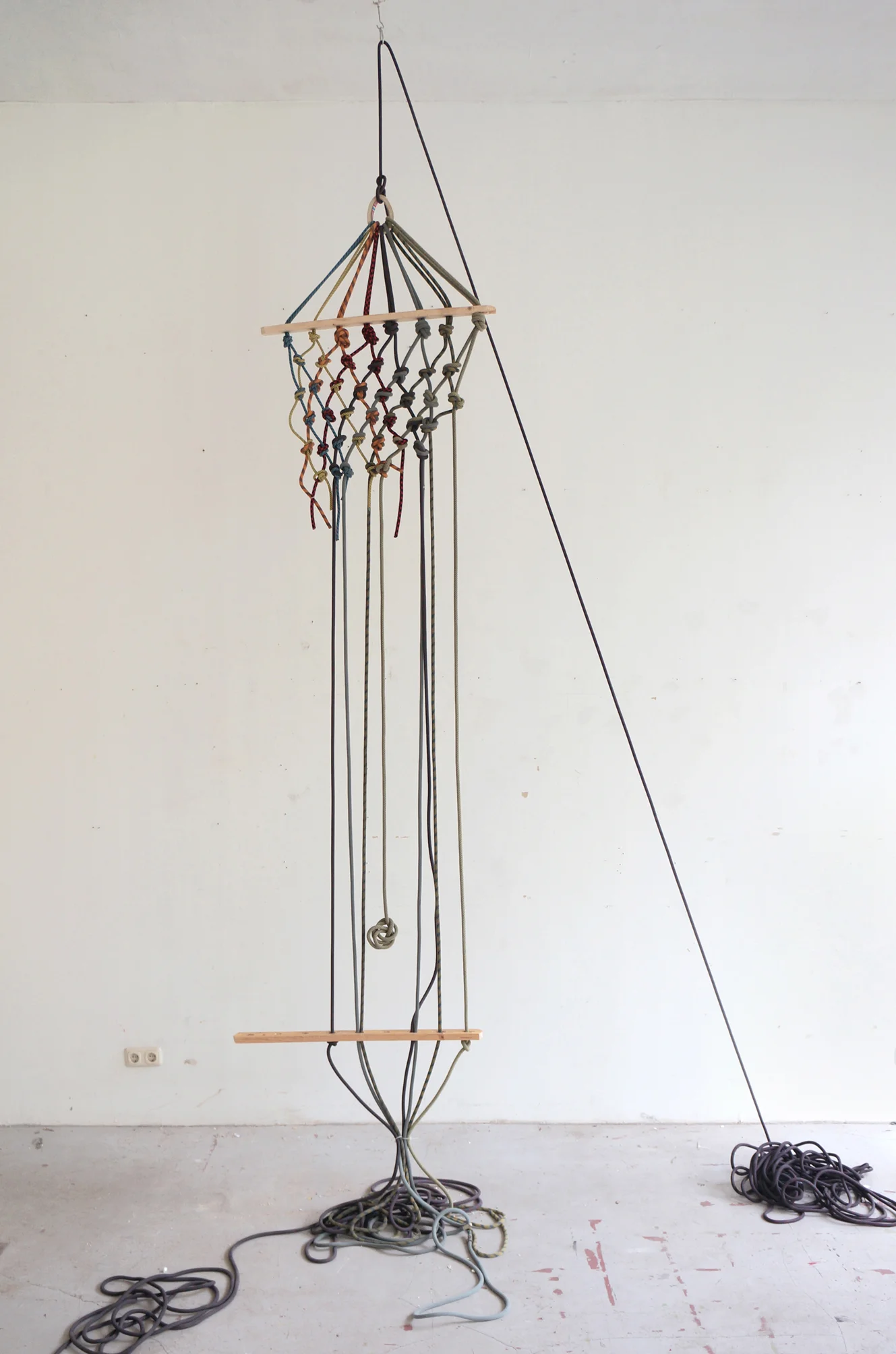 o.T. verschiedene Bergsteigerseile, Holz, 2013
