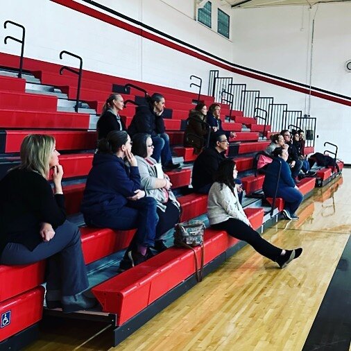 Social Media and Slot Machines 🎰 what do they have in common? Learning from Max Stossel at @vandy_jayhawks parents night. #jacksonmi #mostteensdont #socialmedia #socialmediaaddict