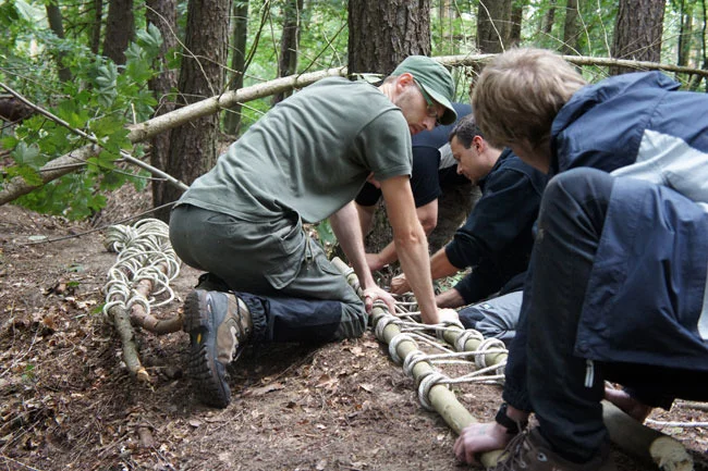 Erste Hilfe Outdoor - Tragenbau