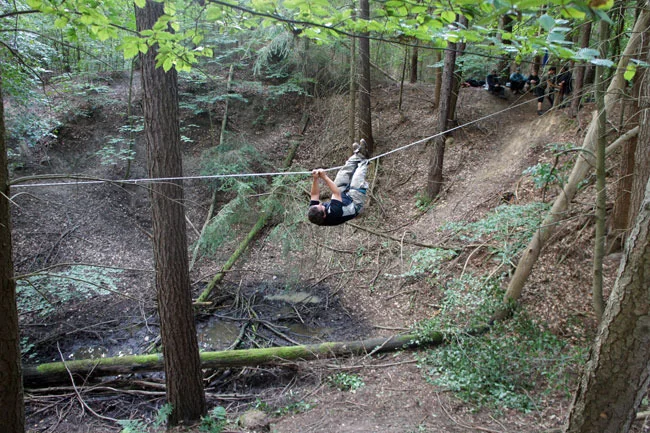 Survivaltrainings - Hindernisüberquerung mit Seil