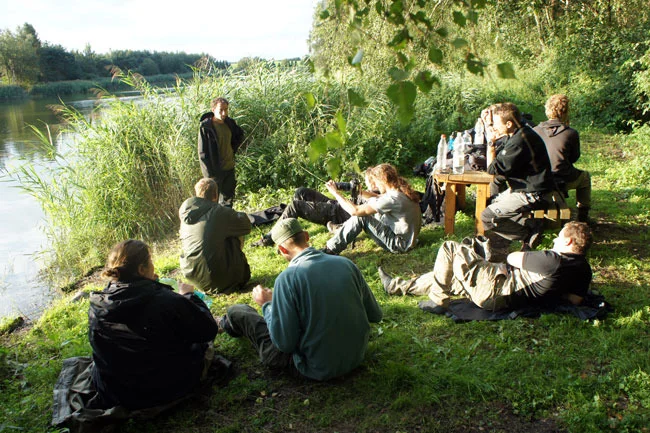 Wildniskurs - Briefing zum Floßbau