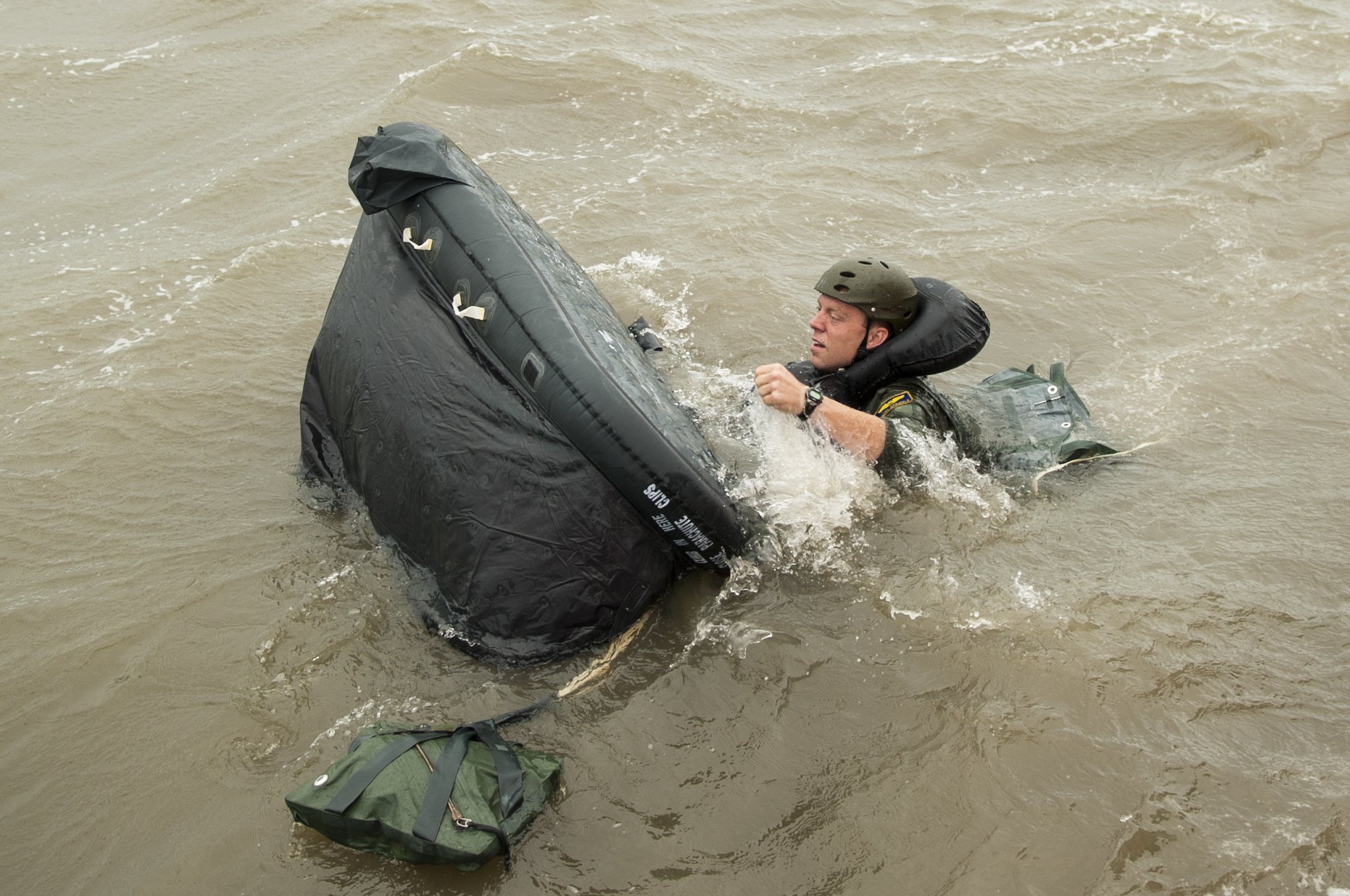 Team_Seymour_joins_US_Coast_Guard_for_joint_search_and_rescue_exercise_150924-F-FU646-012.jpg