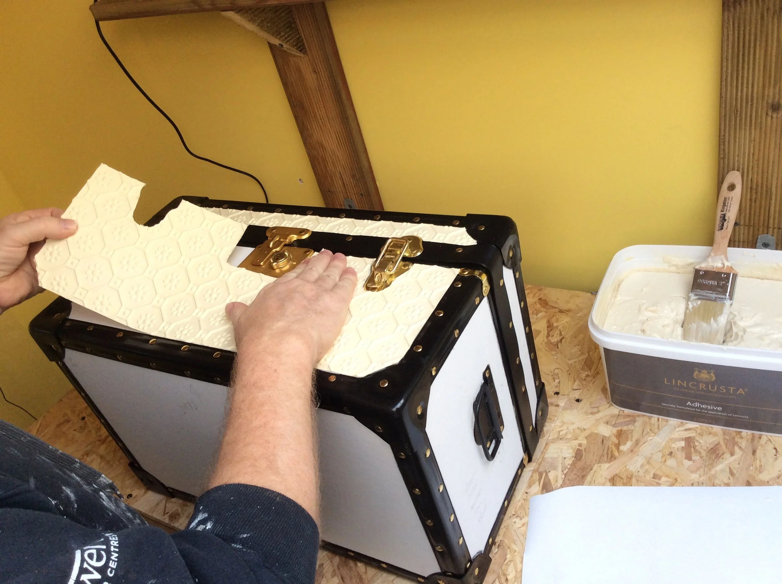 Applying Lincrusta
