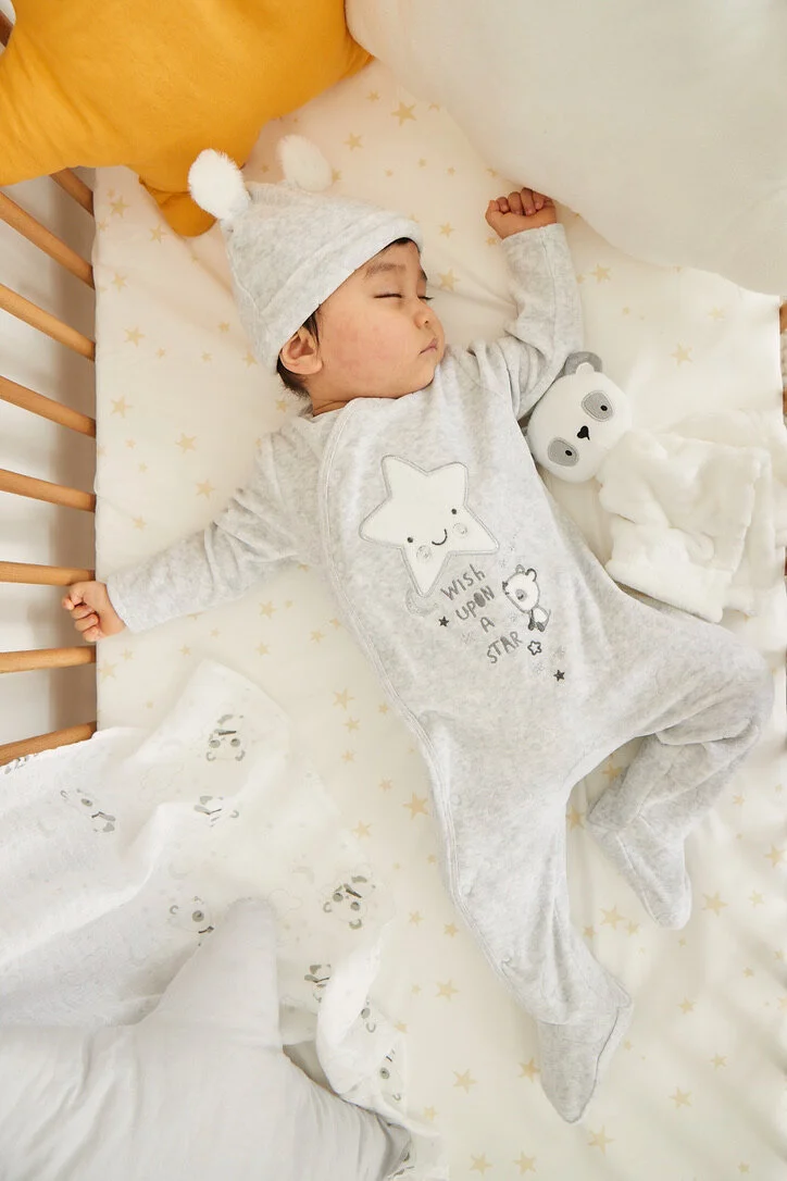 GBO_NEWBORN_NAV_SLEEPSUIT_03_1169.jpg