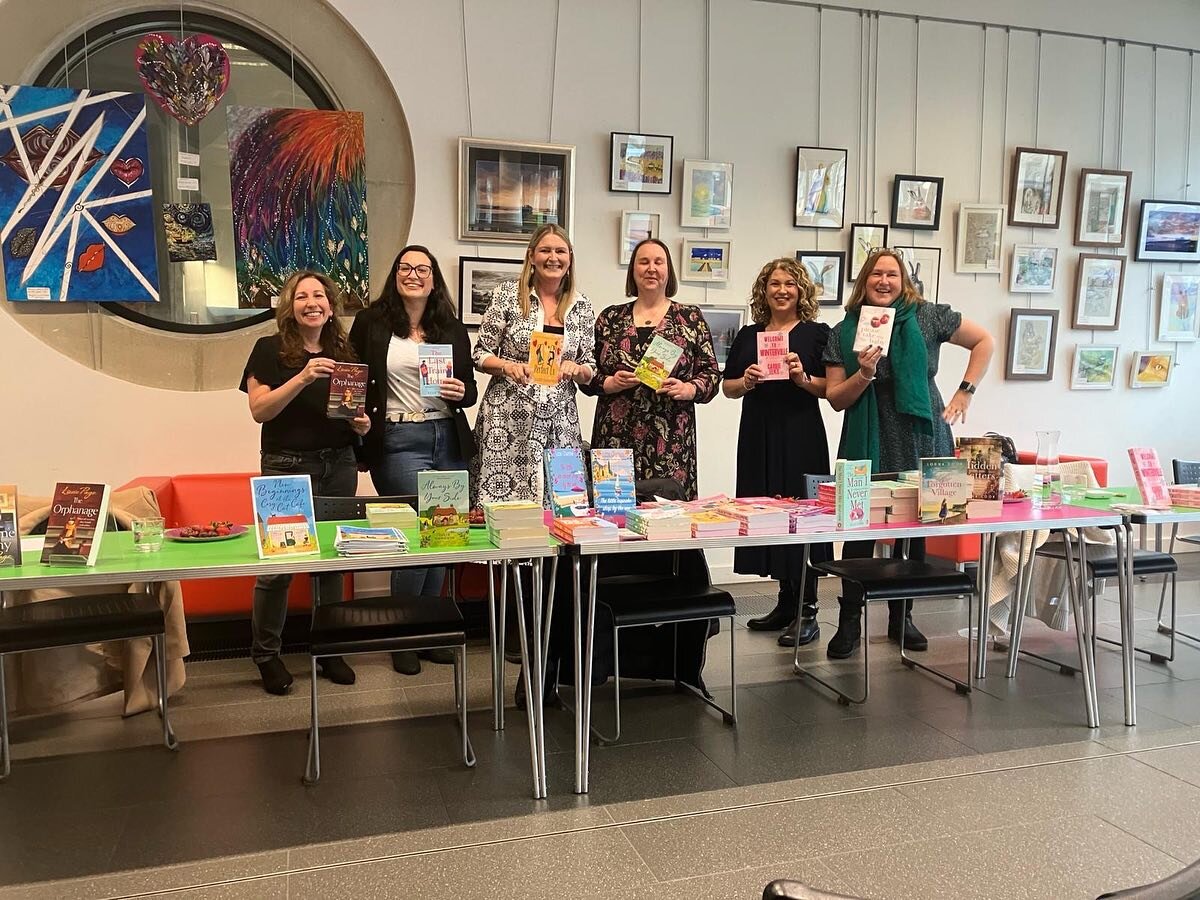 Thanks to @southendlibraries and the gorgeous, funny librarians who organised for a bunch of us to host a chatty event yesterday. Lovely audience, great questions and a wonderful vibe. Where shall we go next? 😉 

#girlsontour #authorevent #author #a