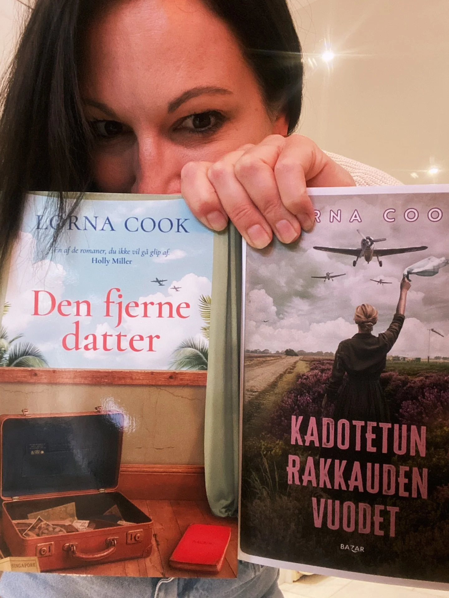 Double whammy in the post today. Danish version of The Distant Daughter 🇩🇰 and Finnish version of The Lost Memories. 🇫🇮 Holding two books with one hand like that and taking a photo at the same time is oddly quite difficult.