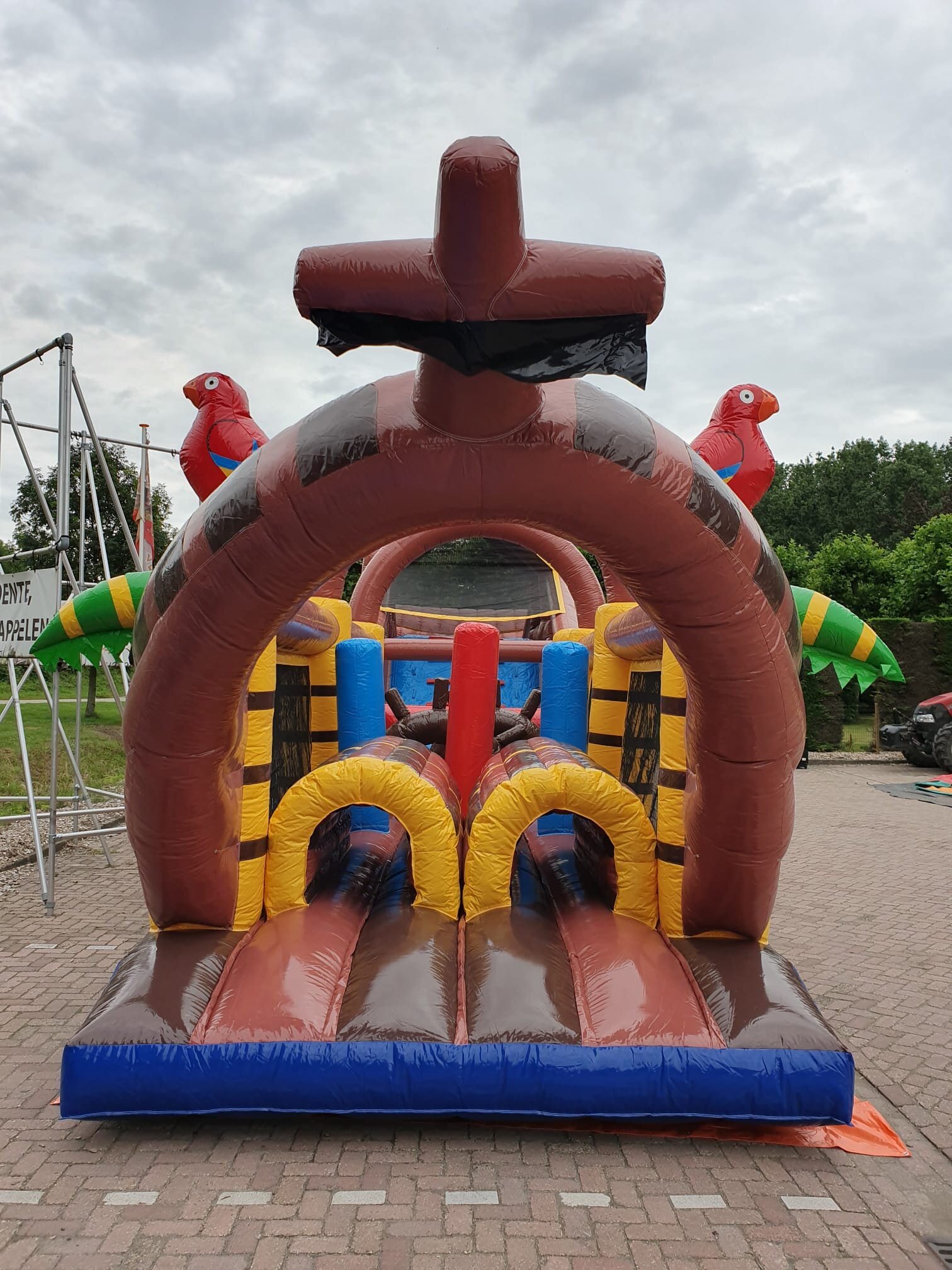 Huur een grote stormbaan bij Jahoo Springkussens (Copy)