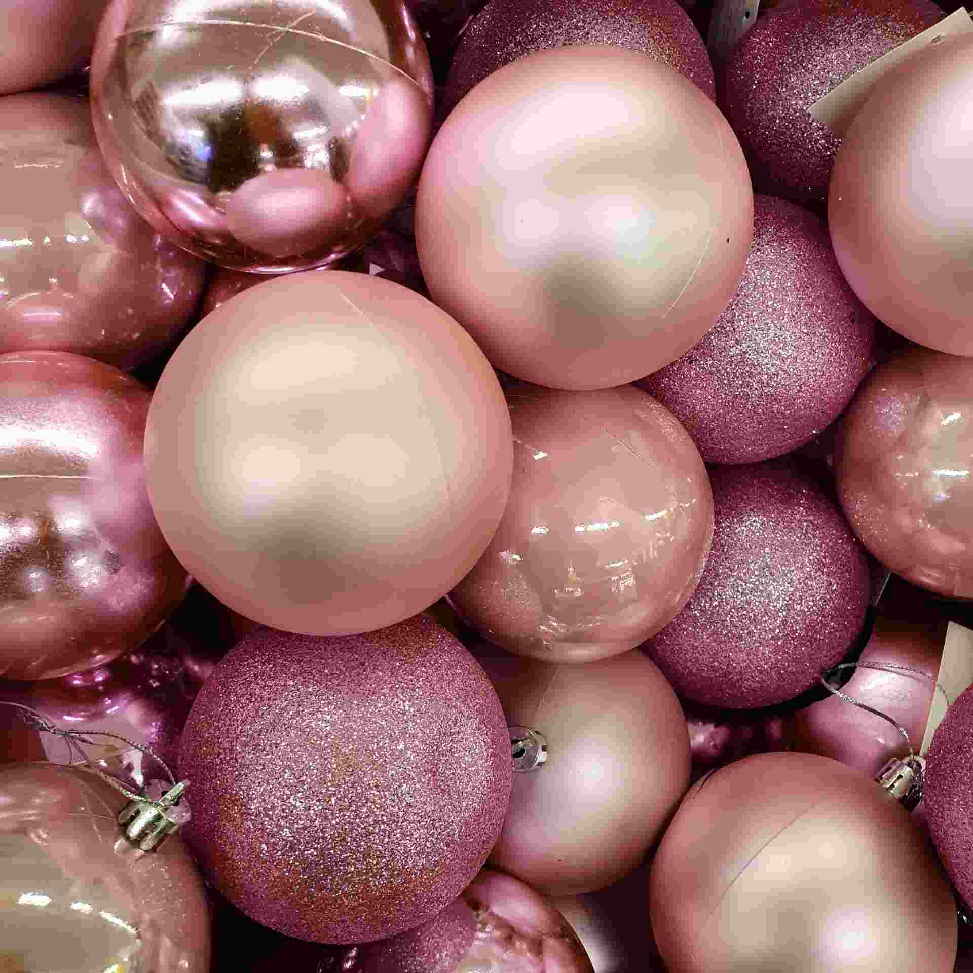 pink_christmas_tree_ornaments.jpg