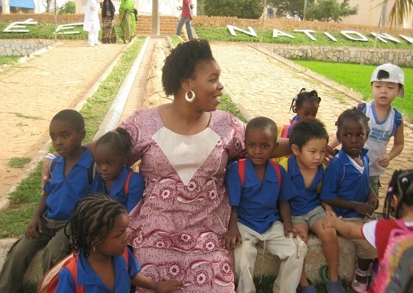 PM Tecie with our school students at the National Musuem or zoo 2010 2011.jpg
