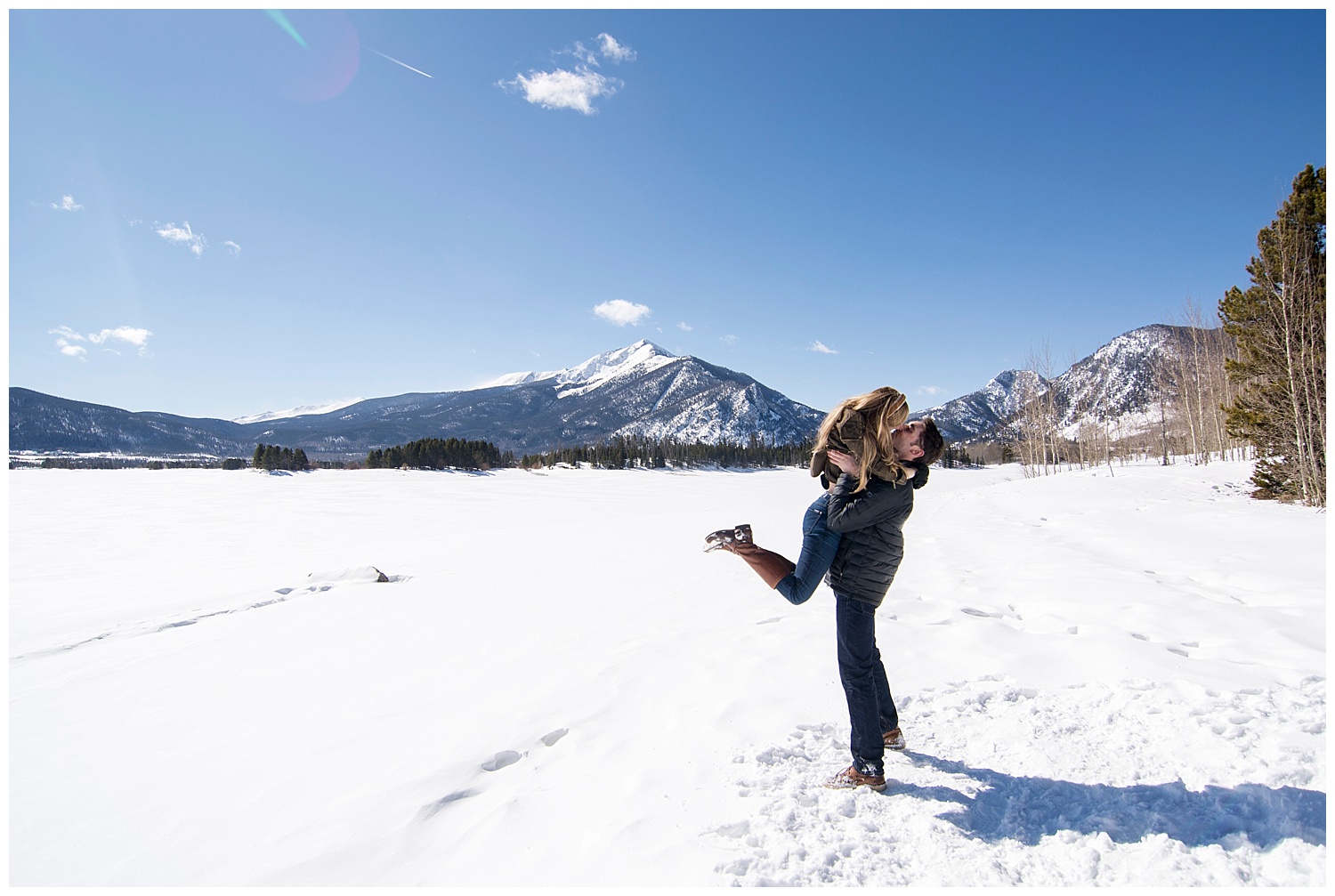 Couple Kissing in the Snow | Lake Dillon Colorado Engagement Photographer | Farm Wedding Photographer | Apollo Fields Wedding Photojournalism 