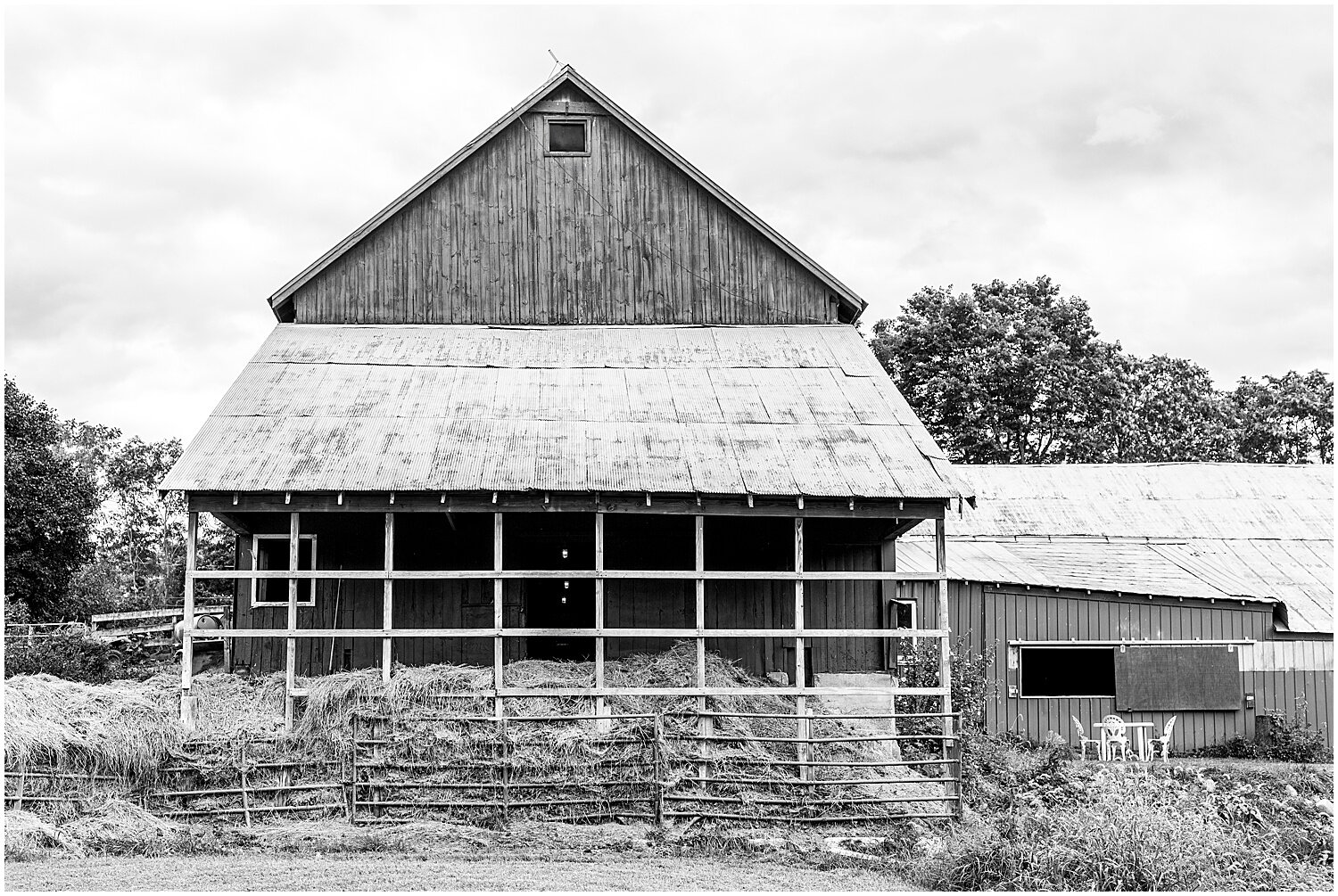 Farm-Weddings-Horse-Barn-Upstate-NY-Wedding-Photographer-Apollo-Fields-230.jpg