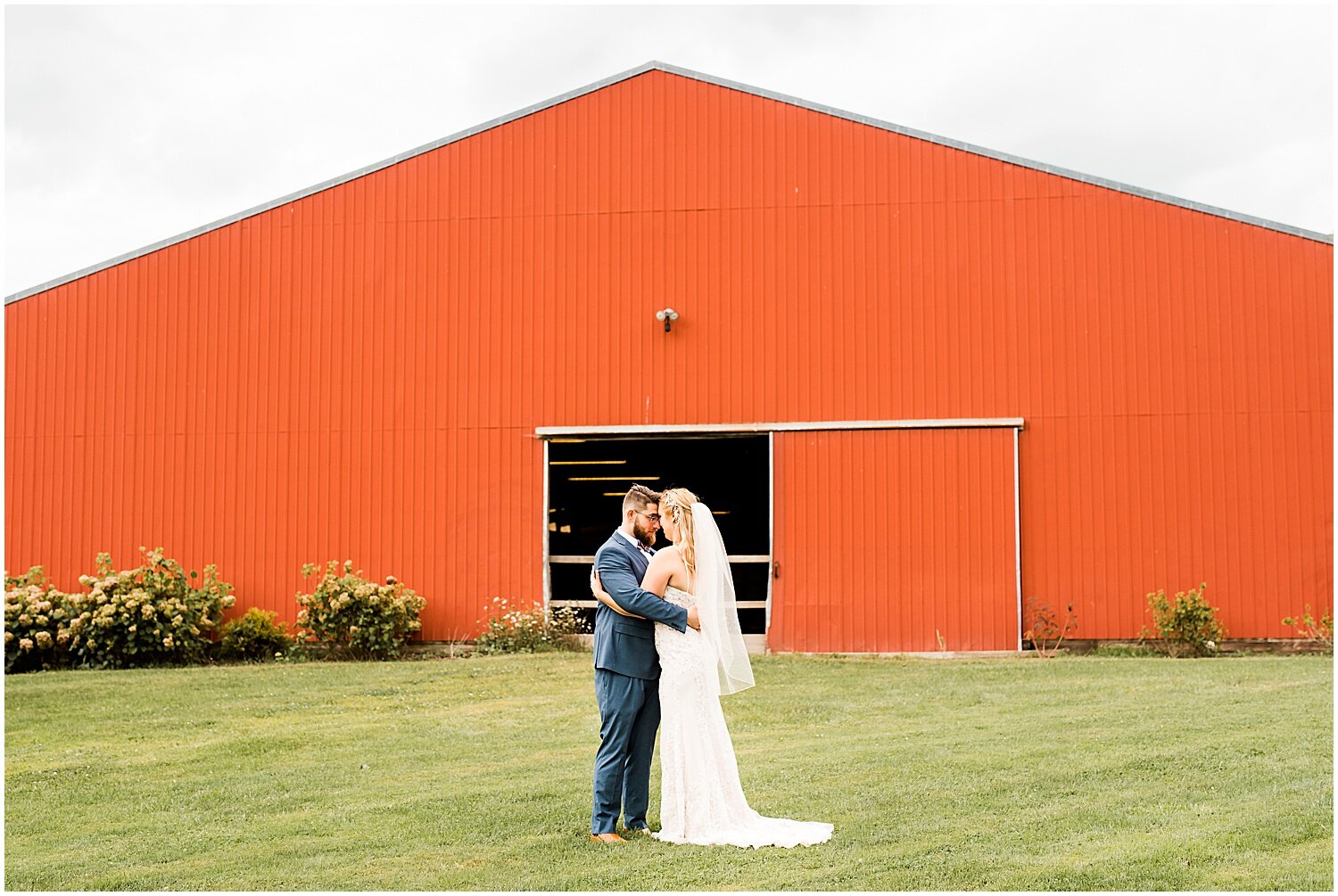 Farm-Weddings-Horse-Barn-Upstate-NY-Wedding-Photographer-Apollo-Fields-239.jpg