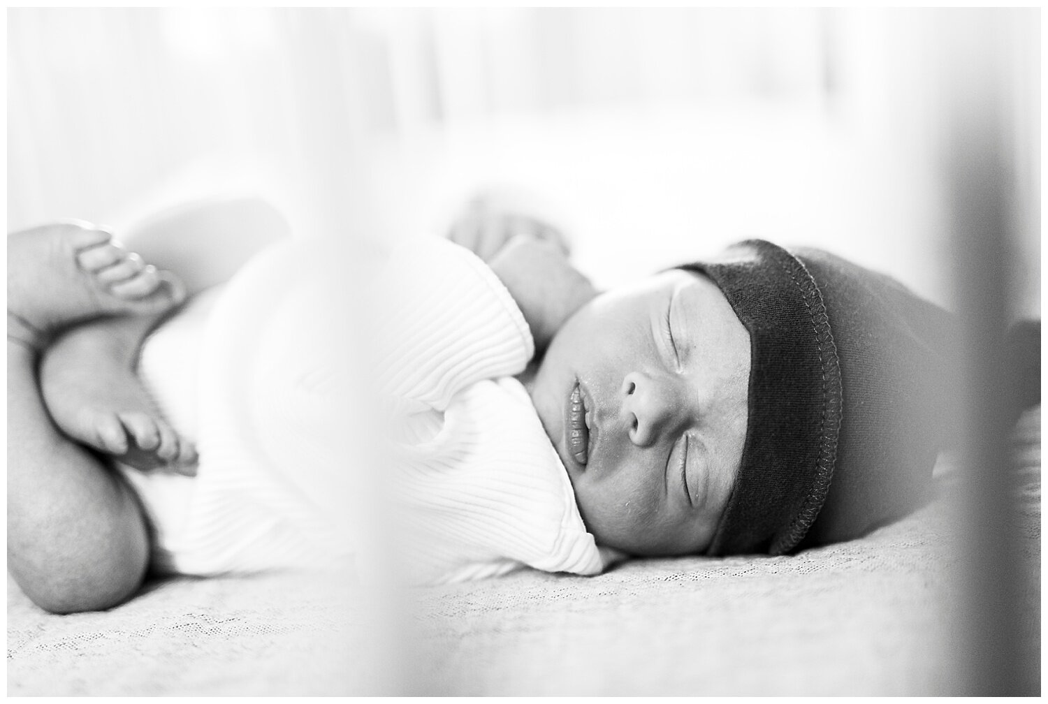 New-Jersey-Newborn-Photography-Lifestyle-In-Home-Session-Photographer-Apollo-Fields-05.jpg
