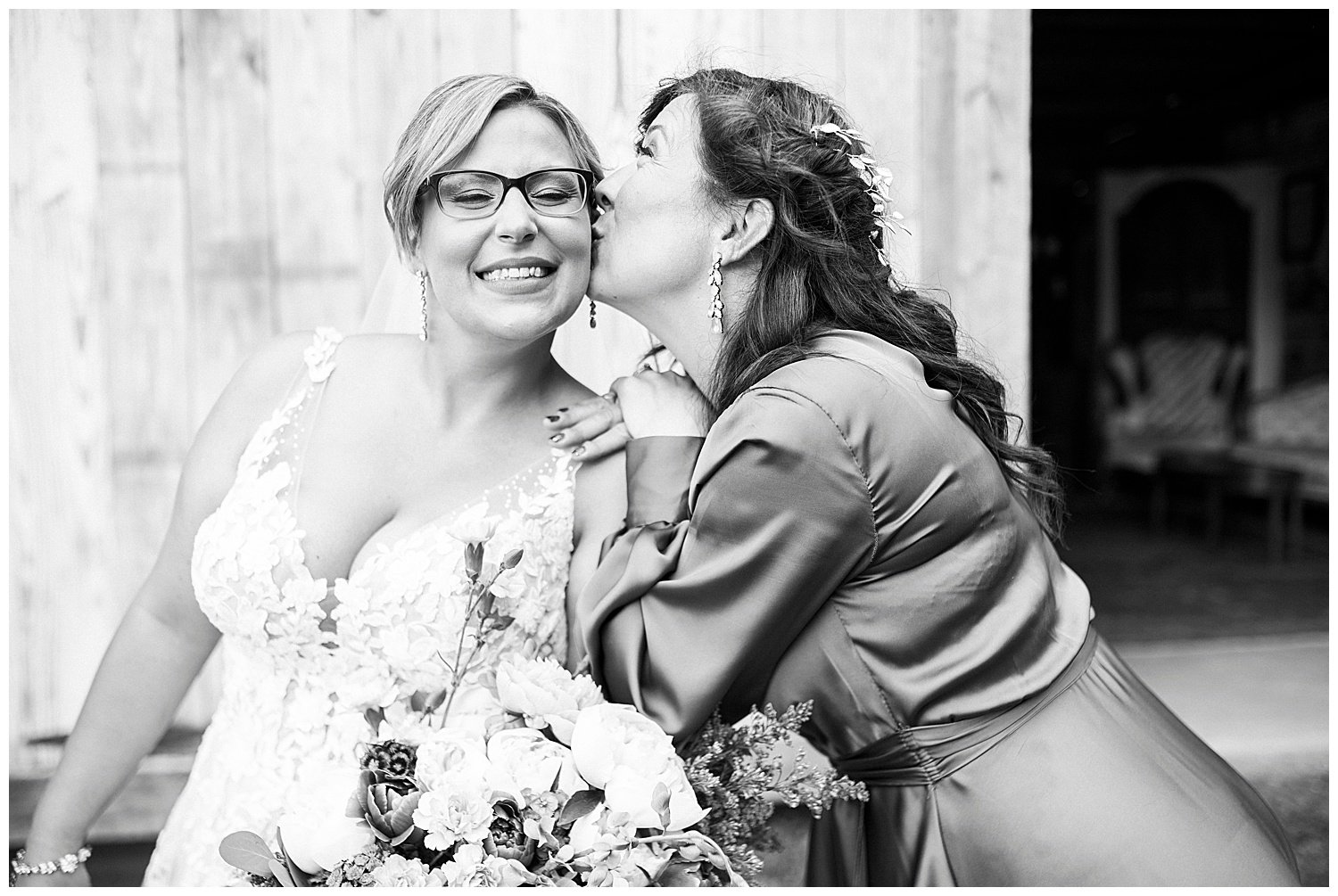 Owls-Hoot-Barn-Wedding-Photography-Coxsackie-NY-Apollo-Fields-28.jpg