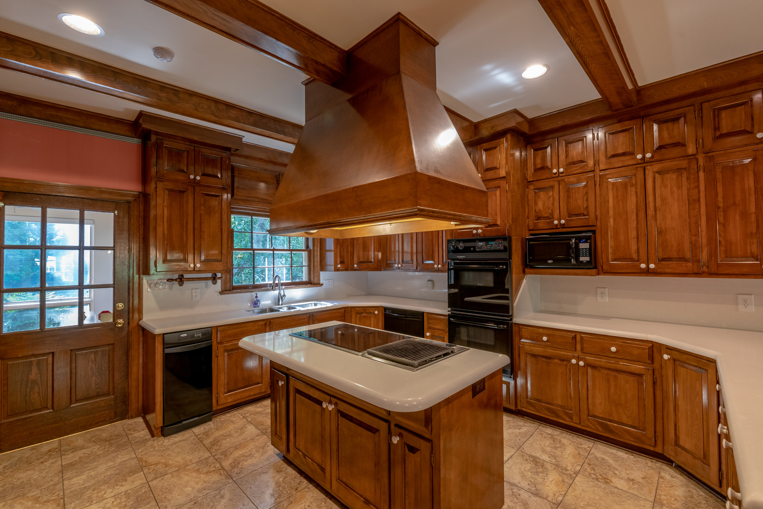 1122 Woodland Dr-11.jpg