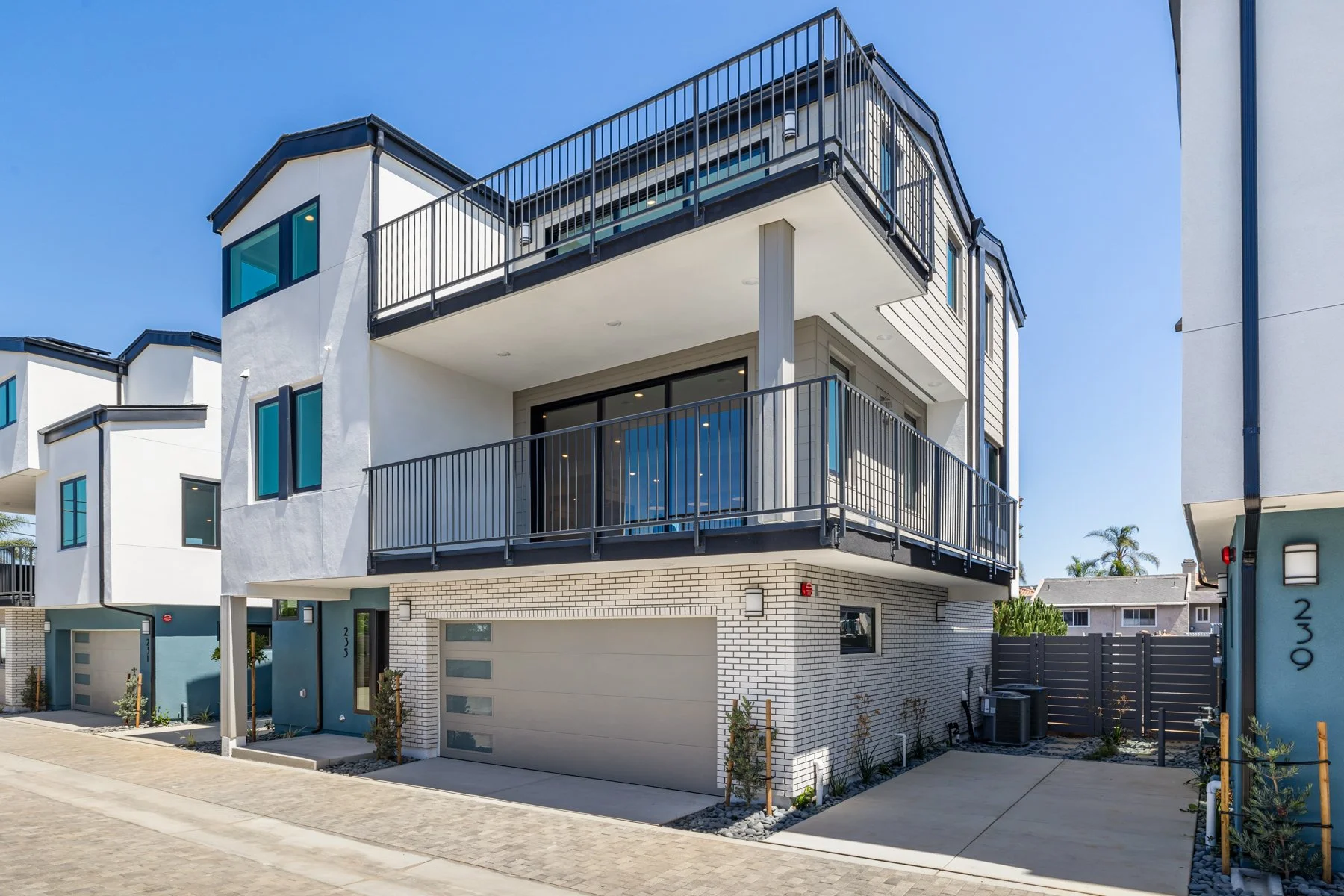 235 Acacia Ave - Carlsbad, CA