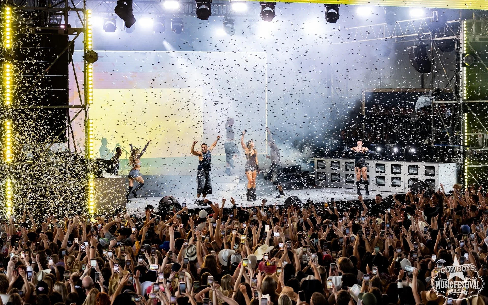 TATE MCRAE AT CMF 2024