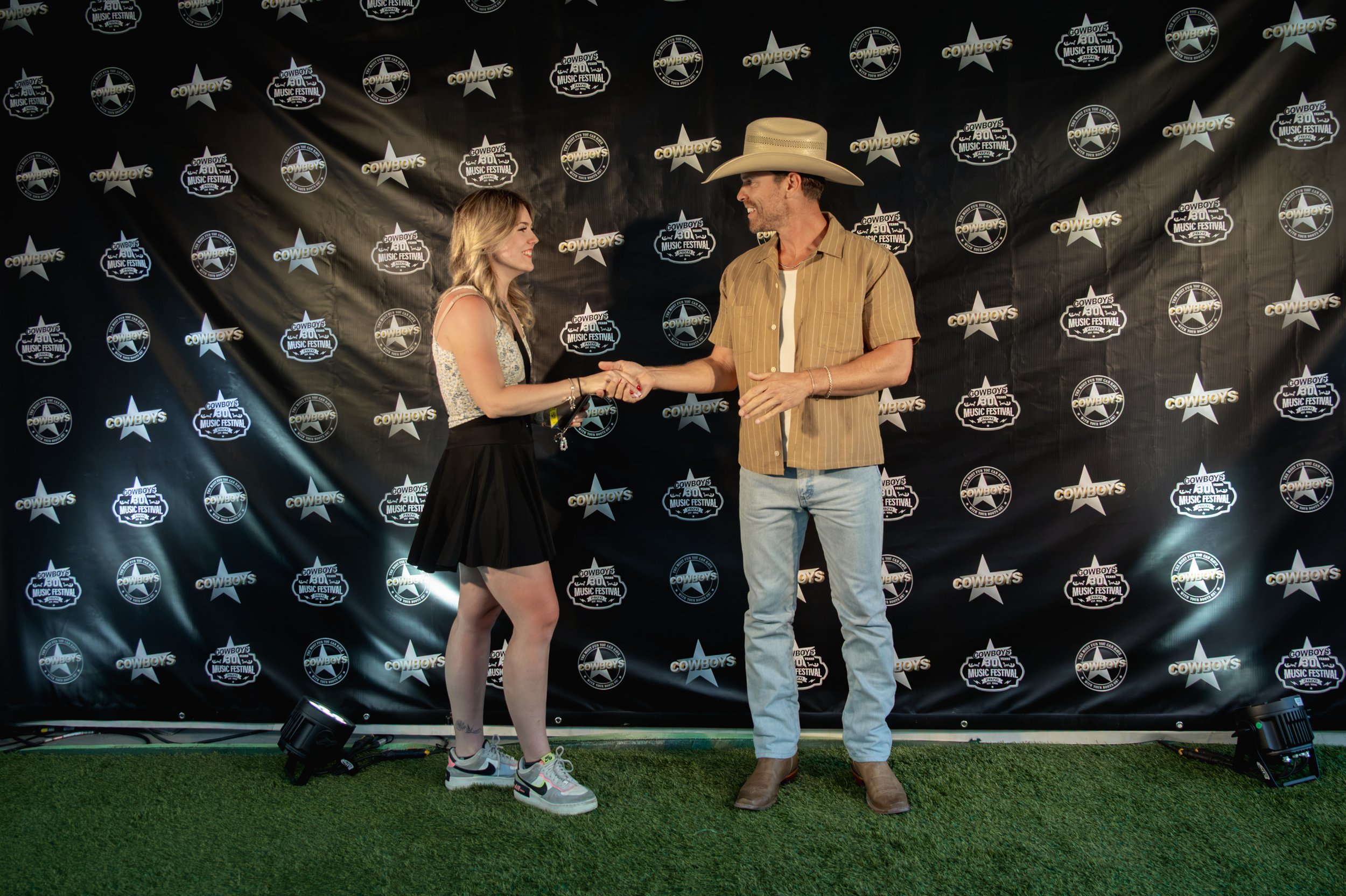 dustinlynch-mg_1.jpg
