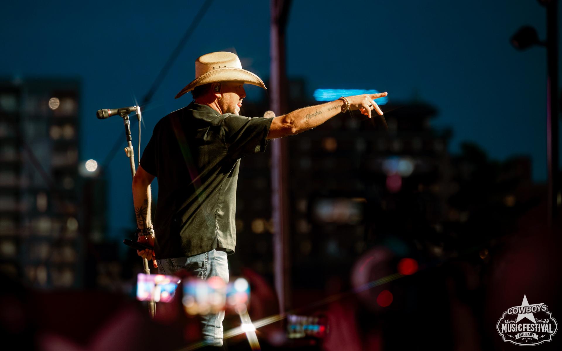 JASON ALDEAN AT CMF30