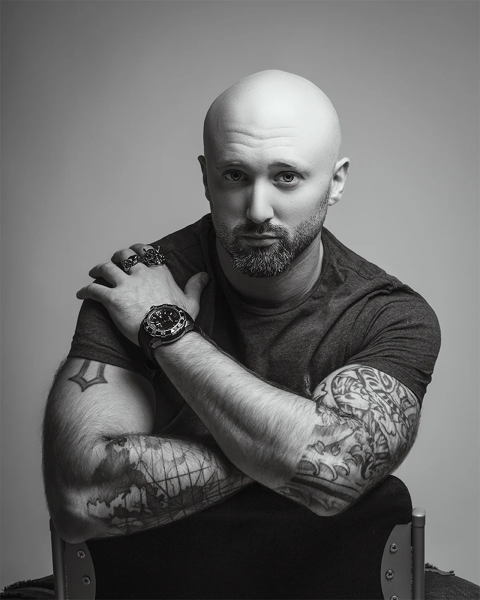 Camera: Canon 5Ds & Sigma 85mm f1.4 ART. Lighting: Elinchrom D-Lite RX2 & small softbox