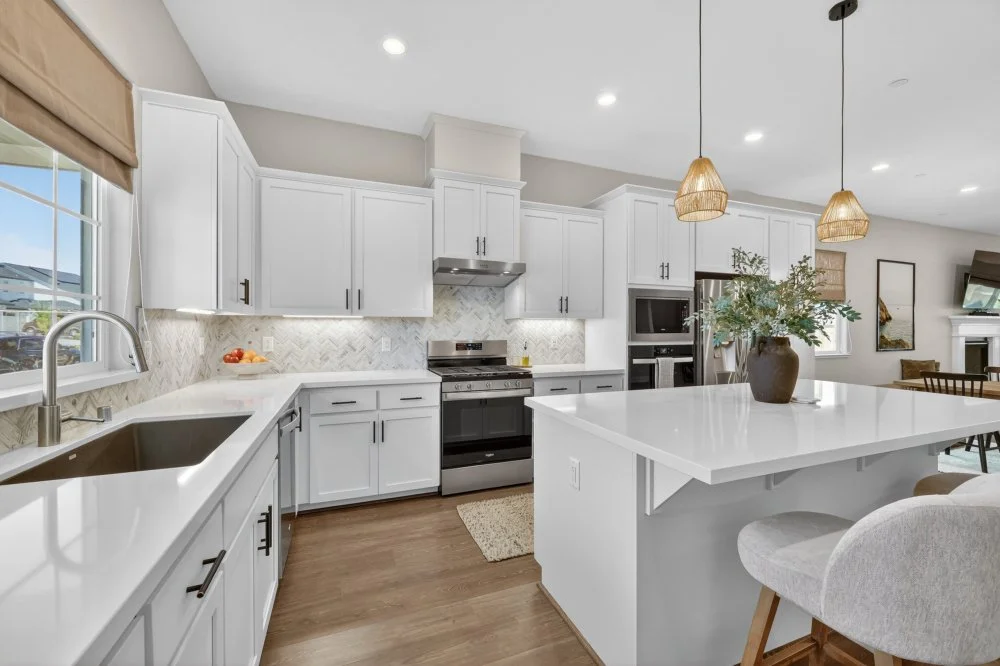 3008 Hemet Way-16.jpg