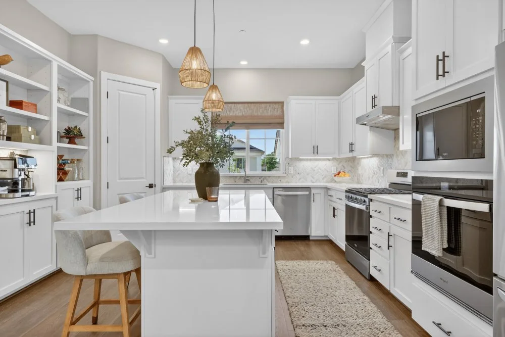 3008 Hemet Way-17.jpg