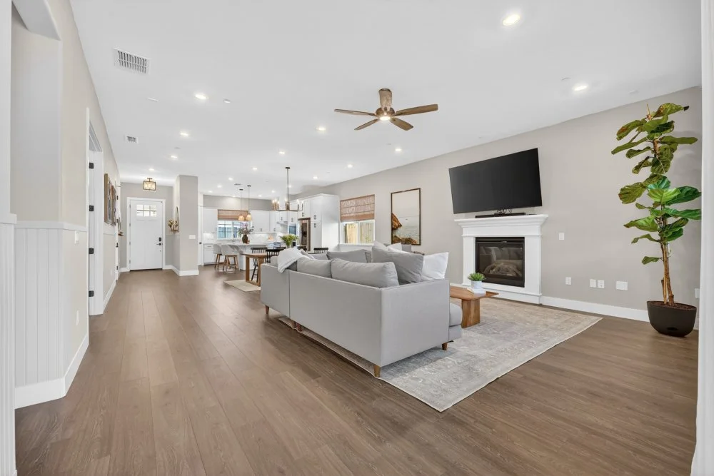 3008 Hemet Way-24.jpg