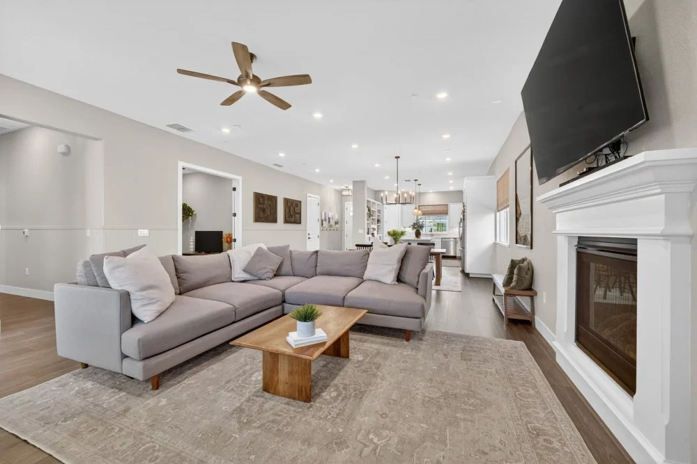 3008 Hemet Way-25.jpg