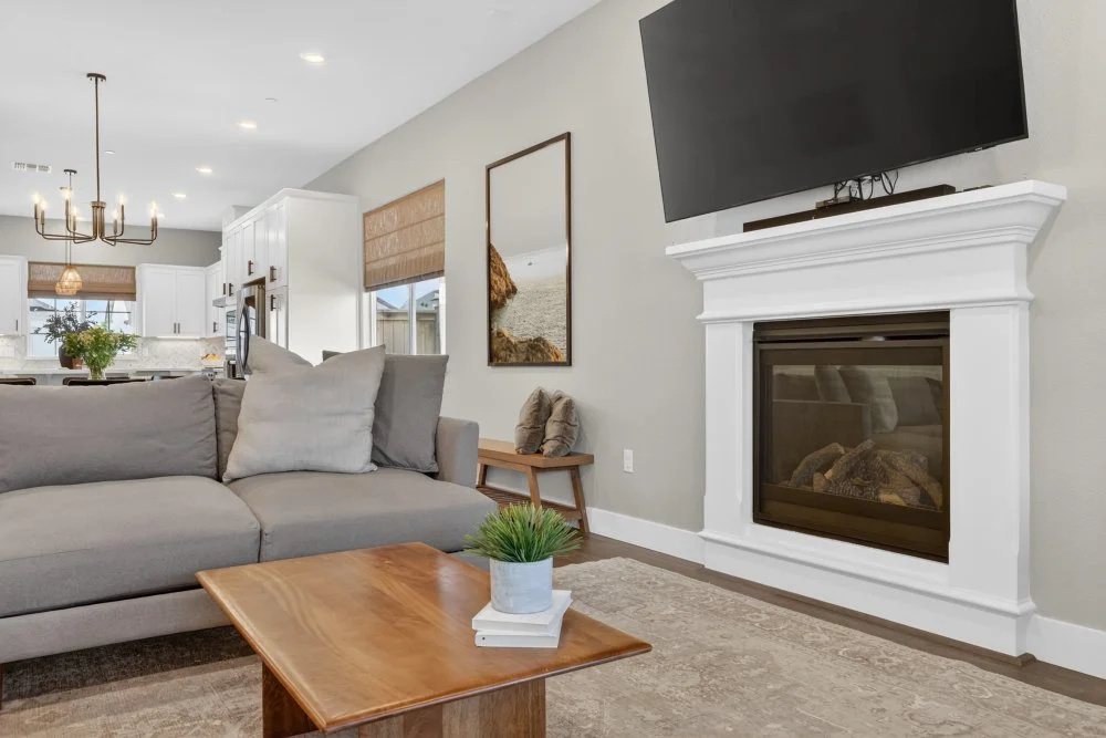 3008 Hemet Way-26.jpg