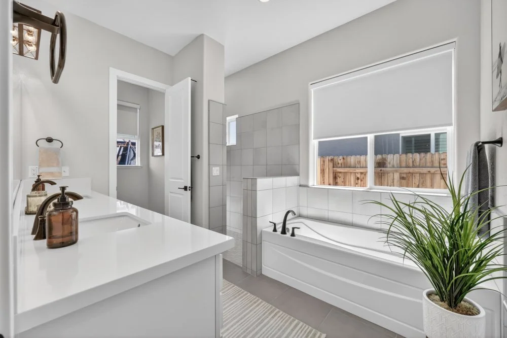 3008 Hemet Way-48.jpg