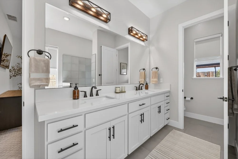 3008 Hemet Way-50.jpg