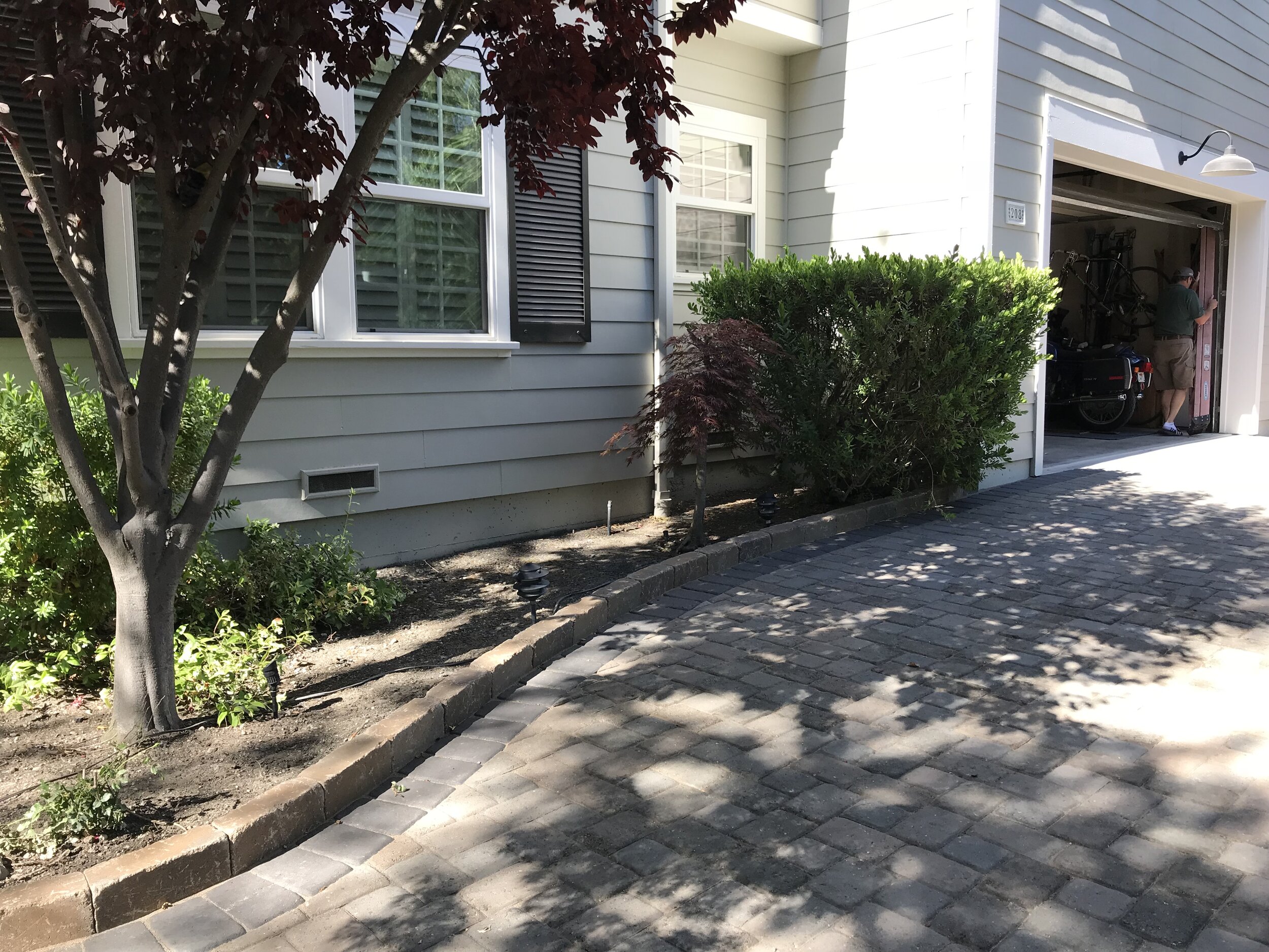 Cobble Stone Driveway and Raised Border