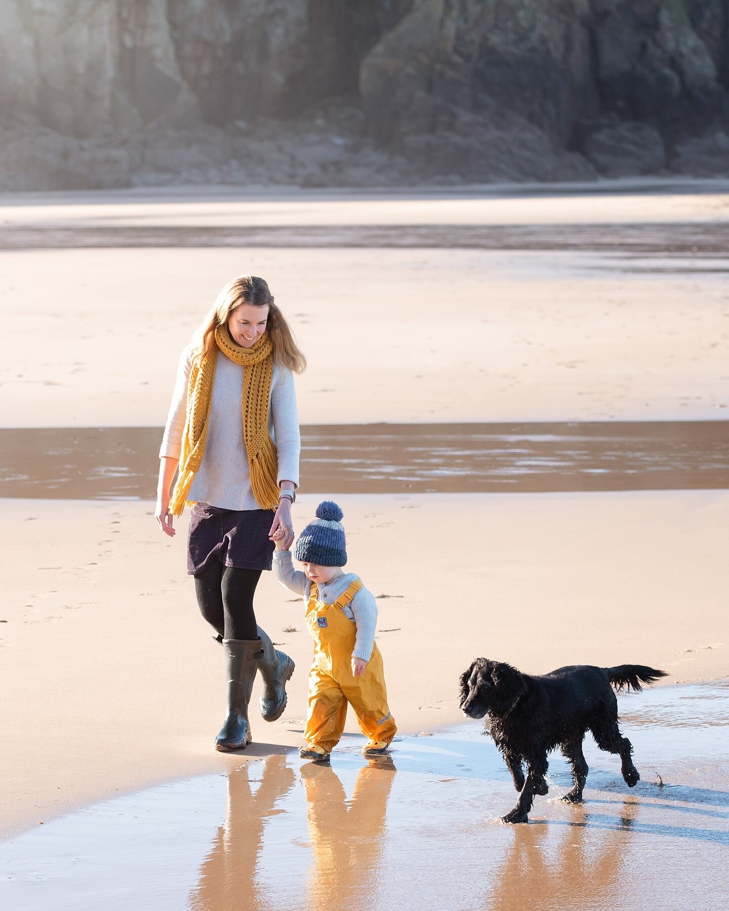 Winter sunshine and walks on Jersey&rsquo;s beautiful beaches with my family - one of life&rsquo;s simple pleasures. Hope you all had a lovely weekend xxx
.
.
.
#themotherhoodarchive ⁠⁠
#rachelhughesphotography⁠
#mom_hub ⁠
#thebloomforum ⁠
#cameramam