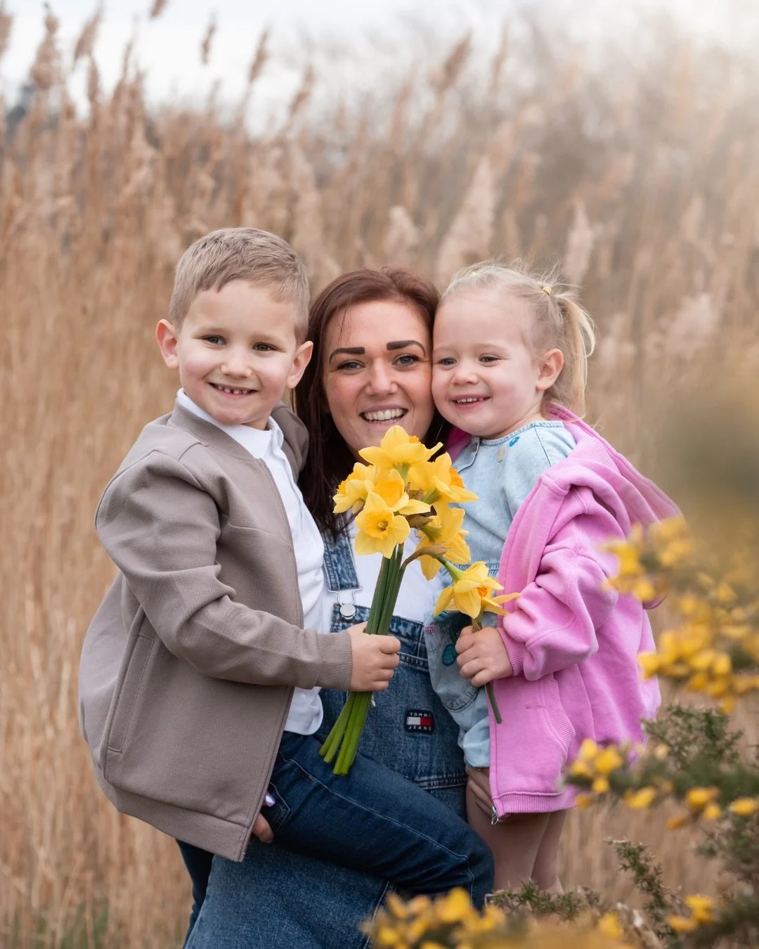 SPRING MINI SESSIONS booking will go live at 8pm tonight! I will post the booking link on this page.

Afternoon of Saturday 7th March, with afternoon of Sunday 8th March as weather backup
Beautiful wild daffodil fields in St Ouens
30 min session
3 im