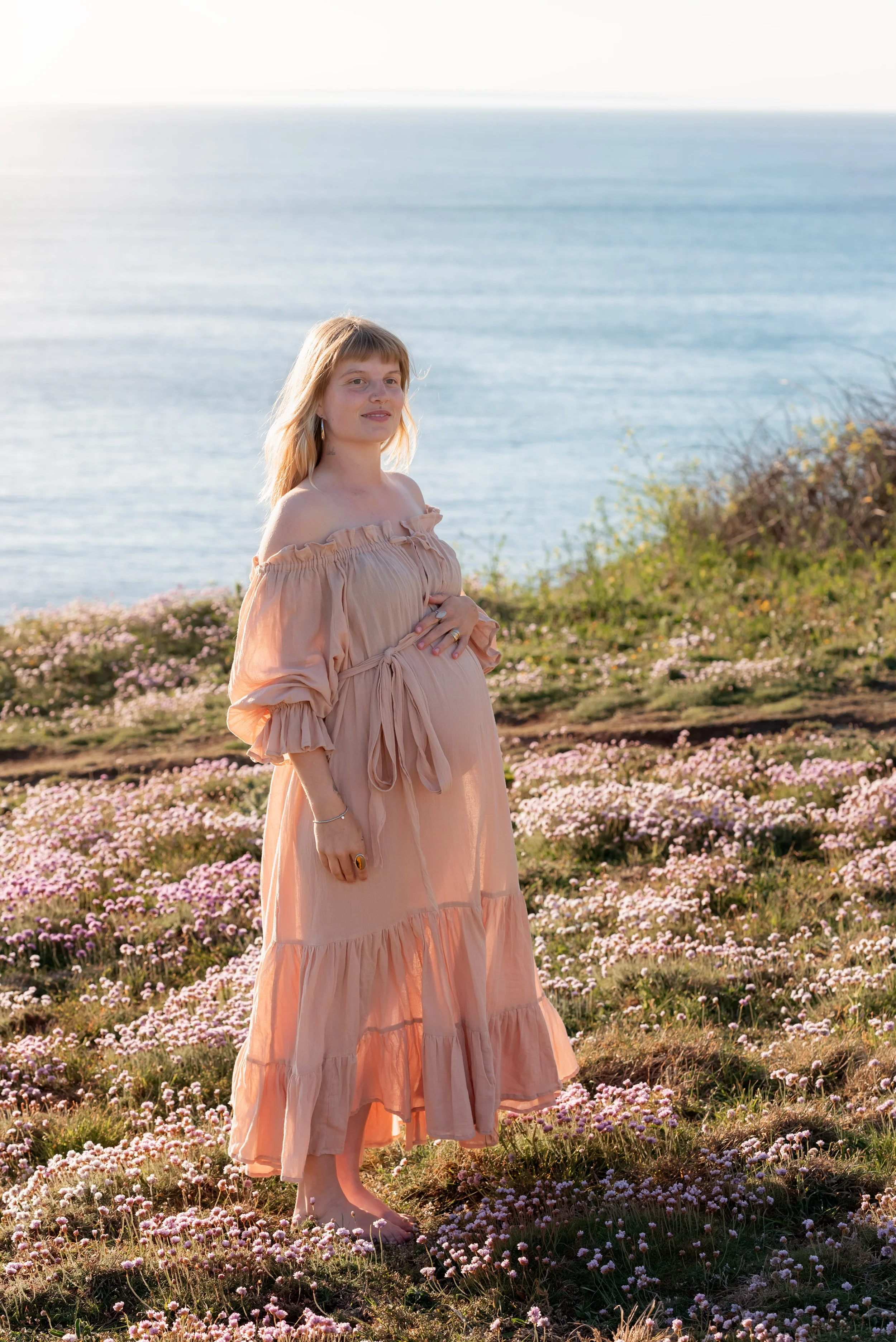 Jersey photographer - maternity photoshoot in sea thrift