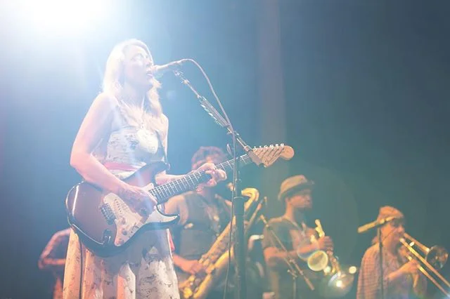 The one and only Susan Tedeschi rocking it with her band @derekandsusan #inspiringwoman
-
#blues #susantedeschi #soul #womeninblues