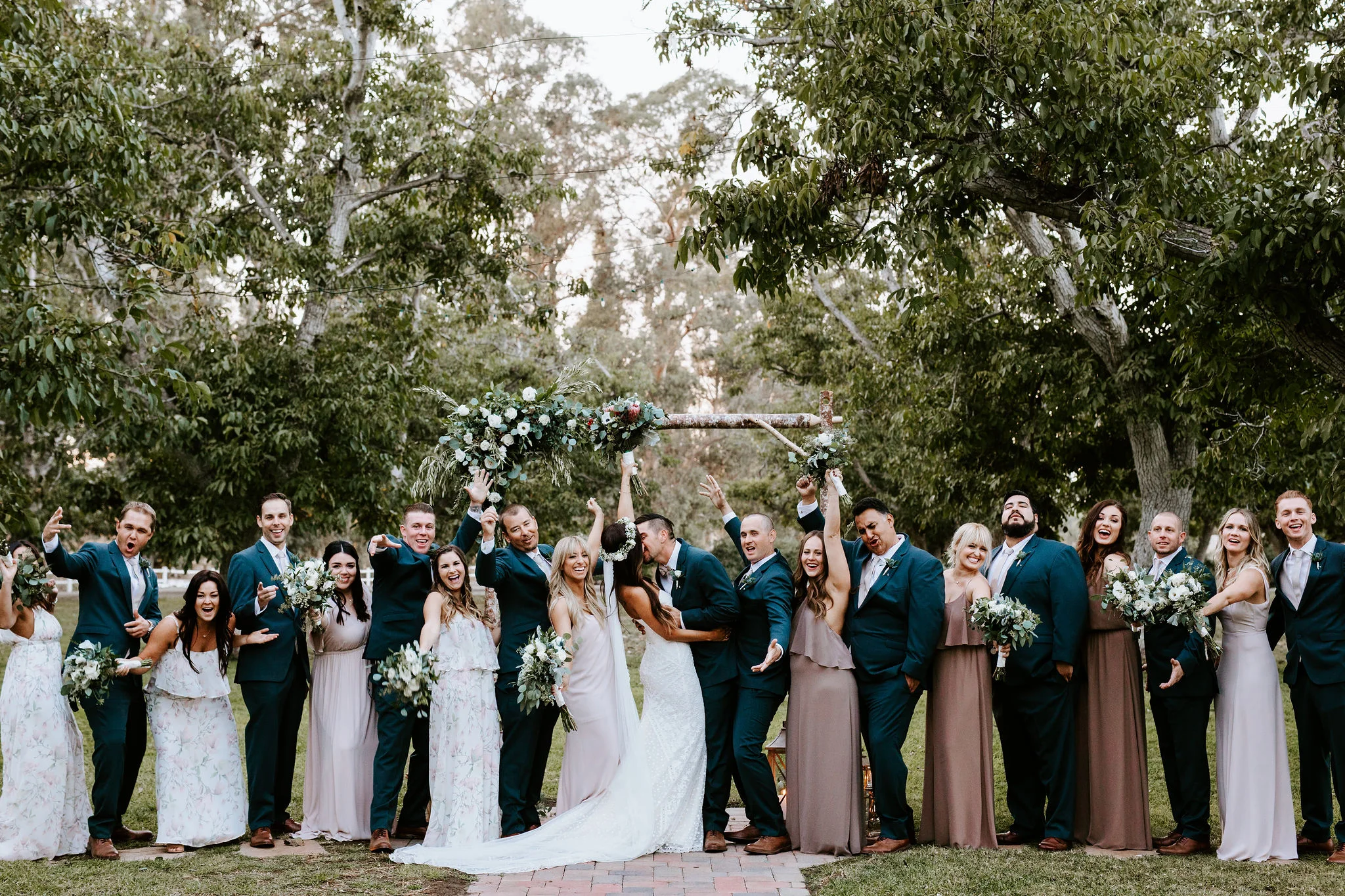 WalnutGroveWedding_Geoff&LyndsiPhotography_Casie&Matt_WeddingParty10.jpg