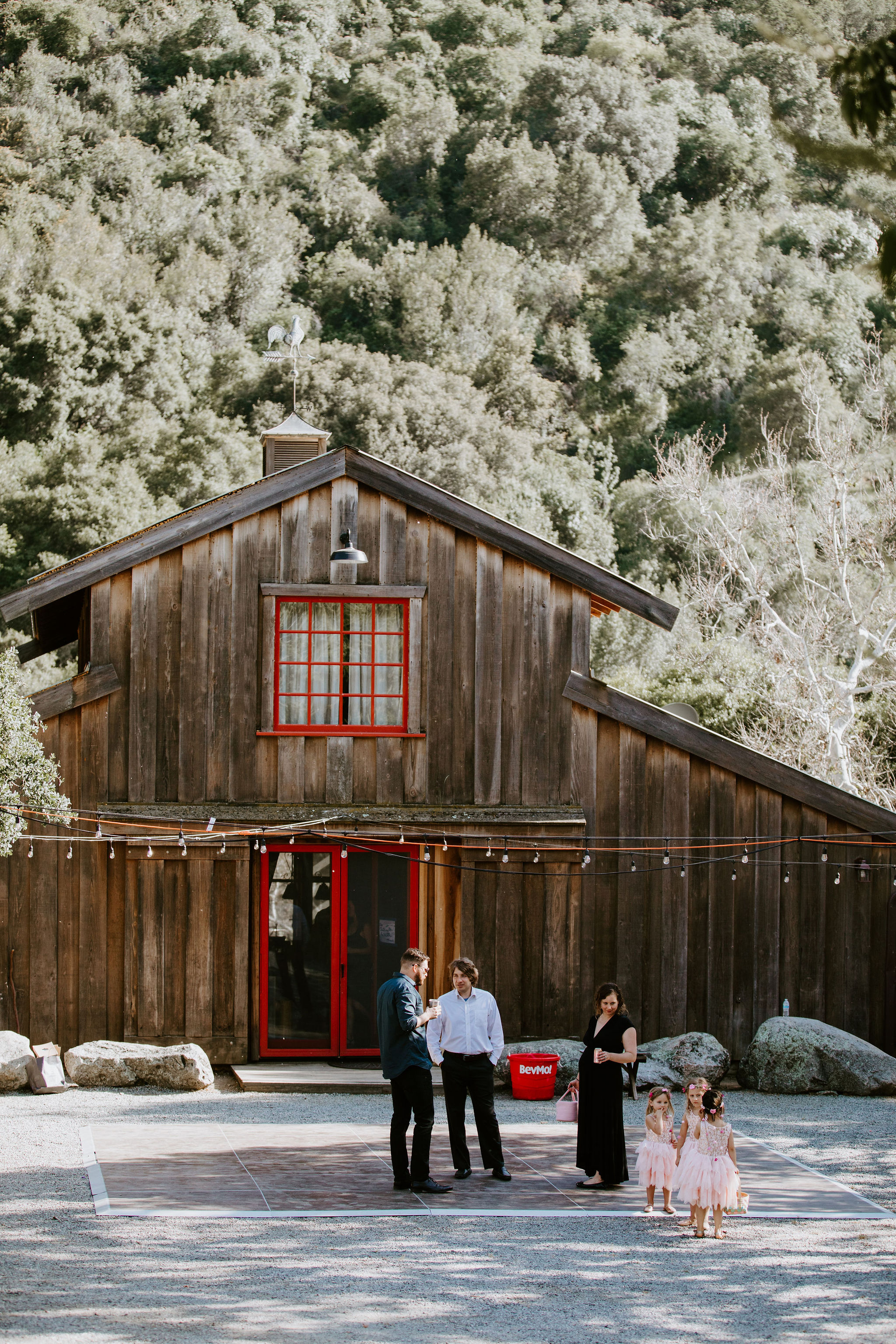 RedwoodRanch_Geoff&LyndsiPhotography_Mike&Amanda_GettingReady56.jpg