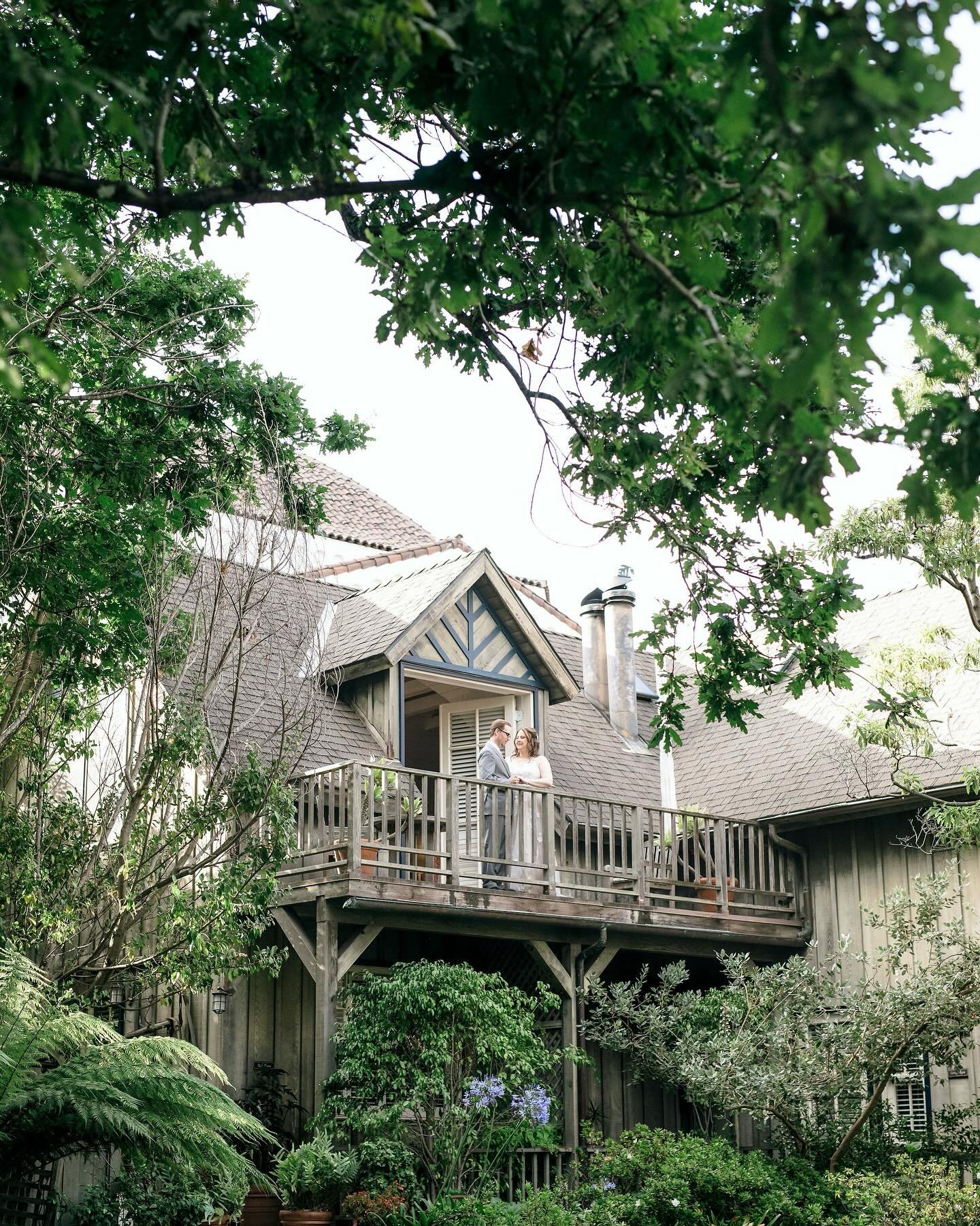 Kellie &amp; Zach were married over a two day intimate celebration in early June 🤍 we started in Santa Barbara at the darling @simpsonhouseinn for getting ready before heading down to the beach for a sunset ceremony overlooking the beach. All their 