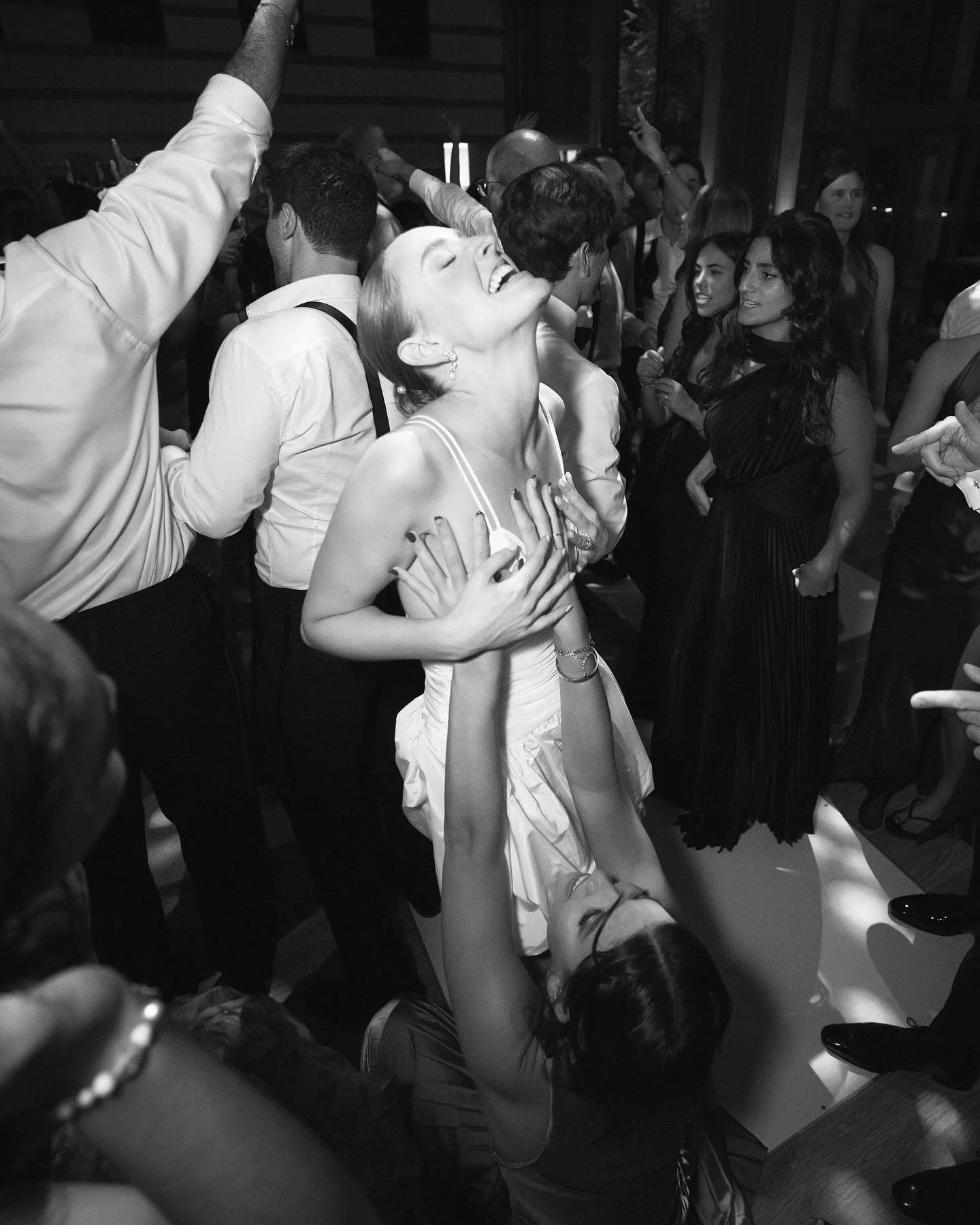 Take us back to this dance floor and the most incredible wedding day for Katie &amp; Max ❤️&zwj;🔥

Venue: @skirball_la 
Planning &amp; Design: @janealexandraevents 
Photography: @geoffandlyndsi 
Florals: @figeventco 
Rentals: @mtb_event_rentals 
Lin