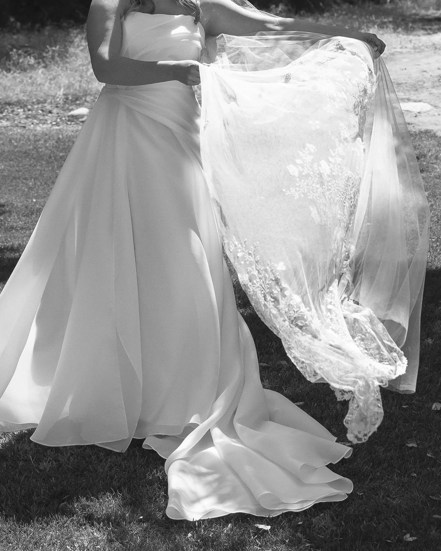 Amelia wore the most beautiful family heirloom veil on her wedding day. Are you even ready for these stats - the veil is from 1902!!!! 8 women across many generations in her family have worn it on their wedding days and it traveled all the way from t