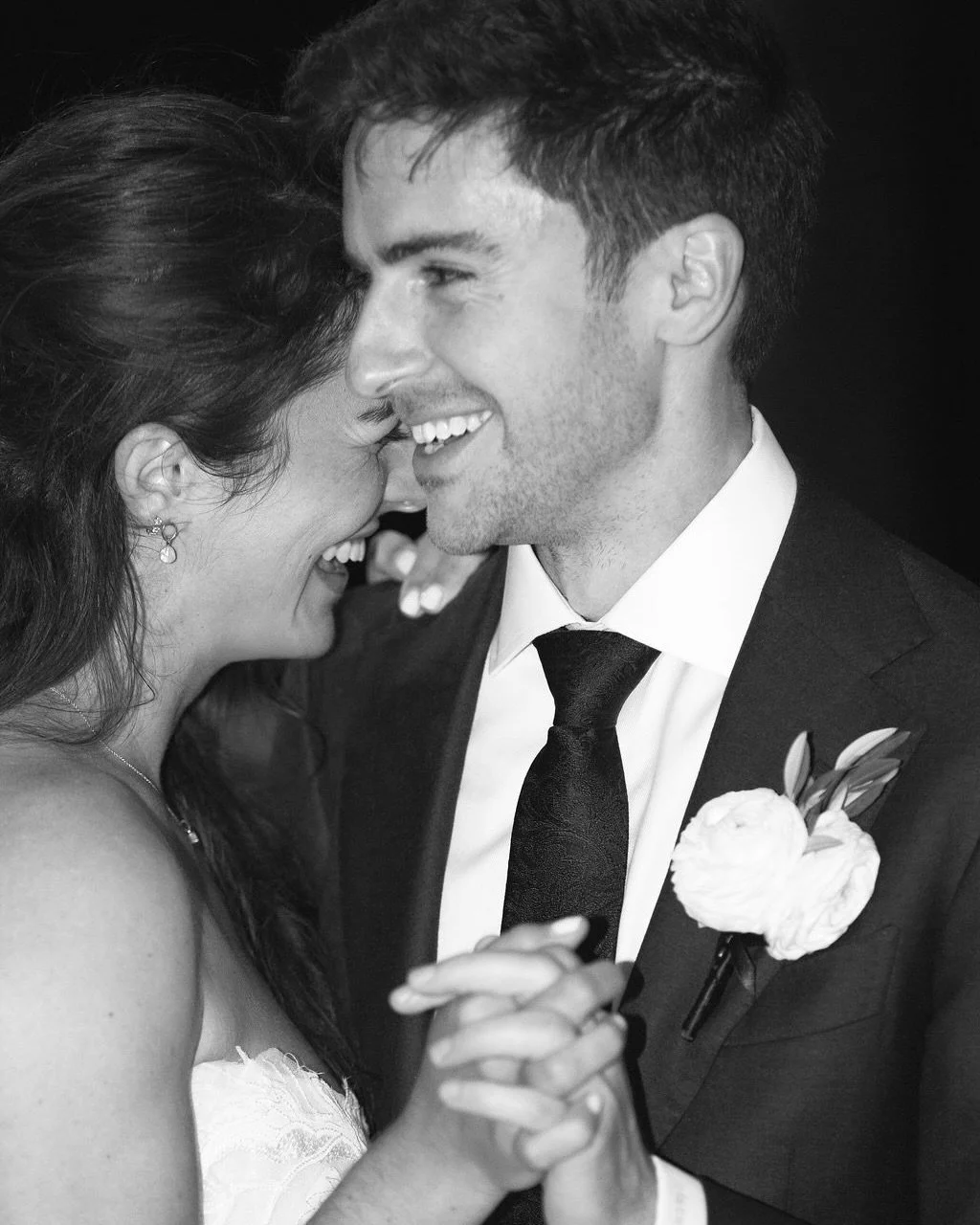 A little dopamine hit going back through Stacey &amp; Joe&rsquo;s gallery today ❤️&zwj;🔥

Photography: @geoffandlyndsi 
Planning: @rebeccacalagnaevents 
Florals: @bellabloomsfds 
Rentals: @sigpartyrentals 
Dress: @jennyyoonyc 
Beauty: @flawlessfaces